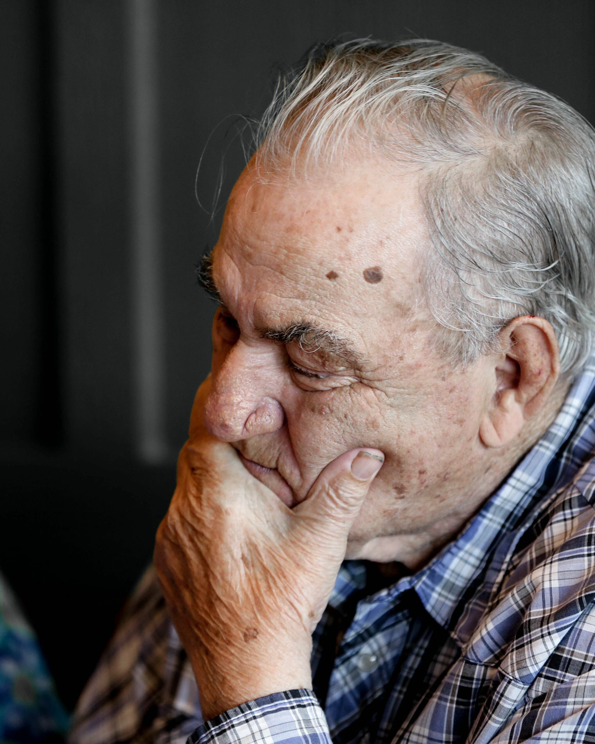 Guía de miResi para tratar a una persona con Alzheimer