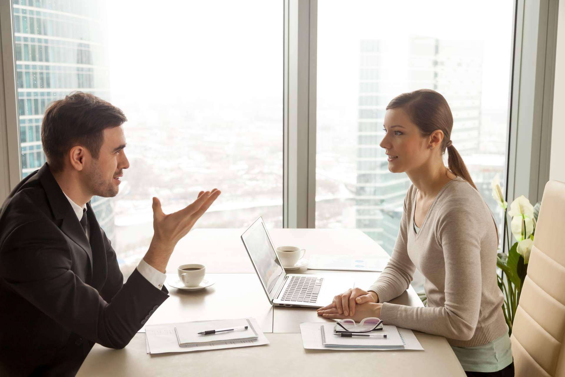 El centro de formación Mediterránea Business School expone las diferencias entre suspensión y extinción de un contrato de trabajo
