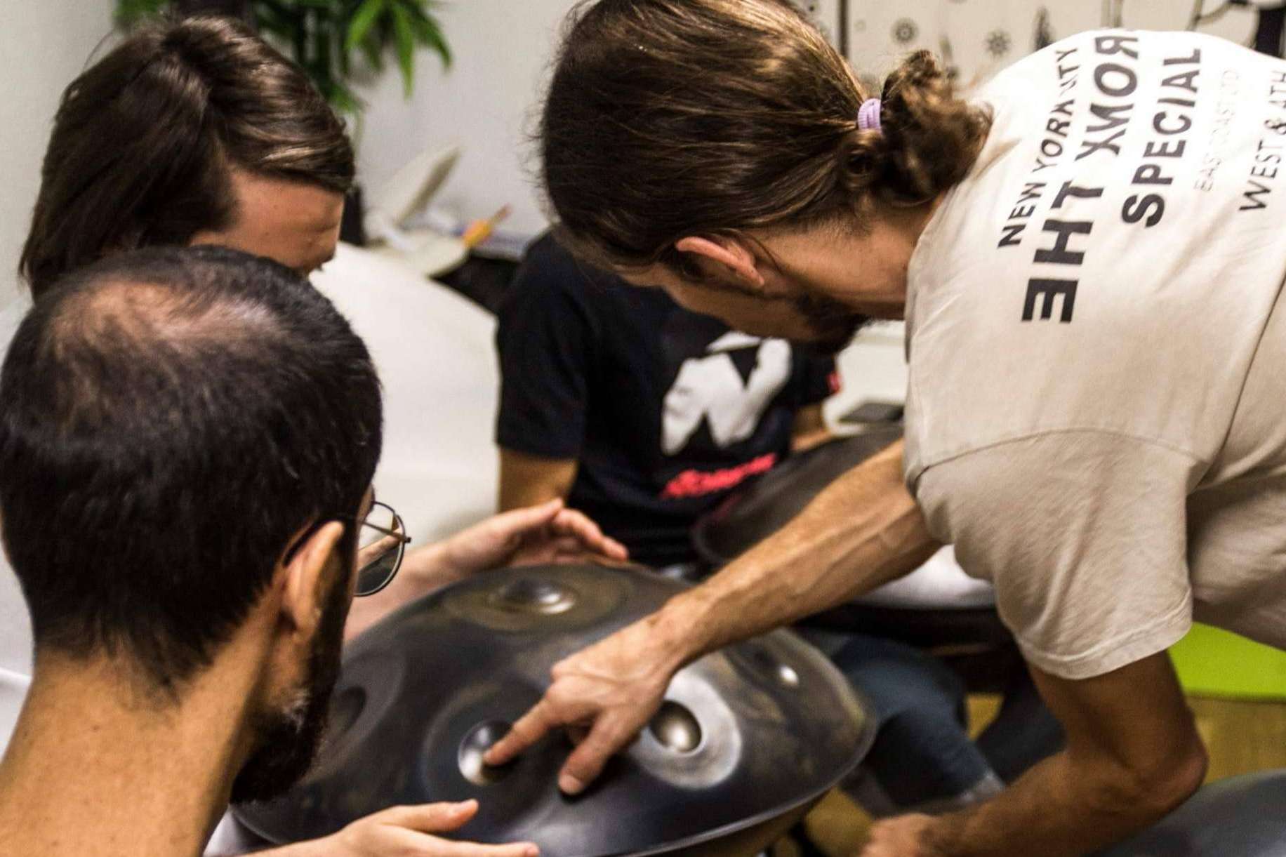 Aprender a tocar el handpan, el instrumento del siglo XXI, con Handpan.es
