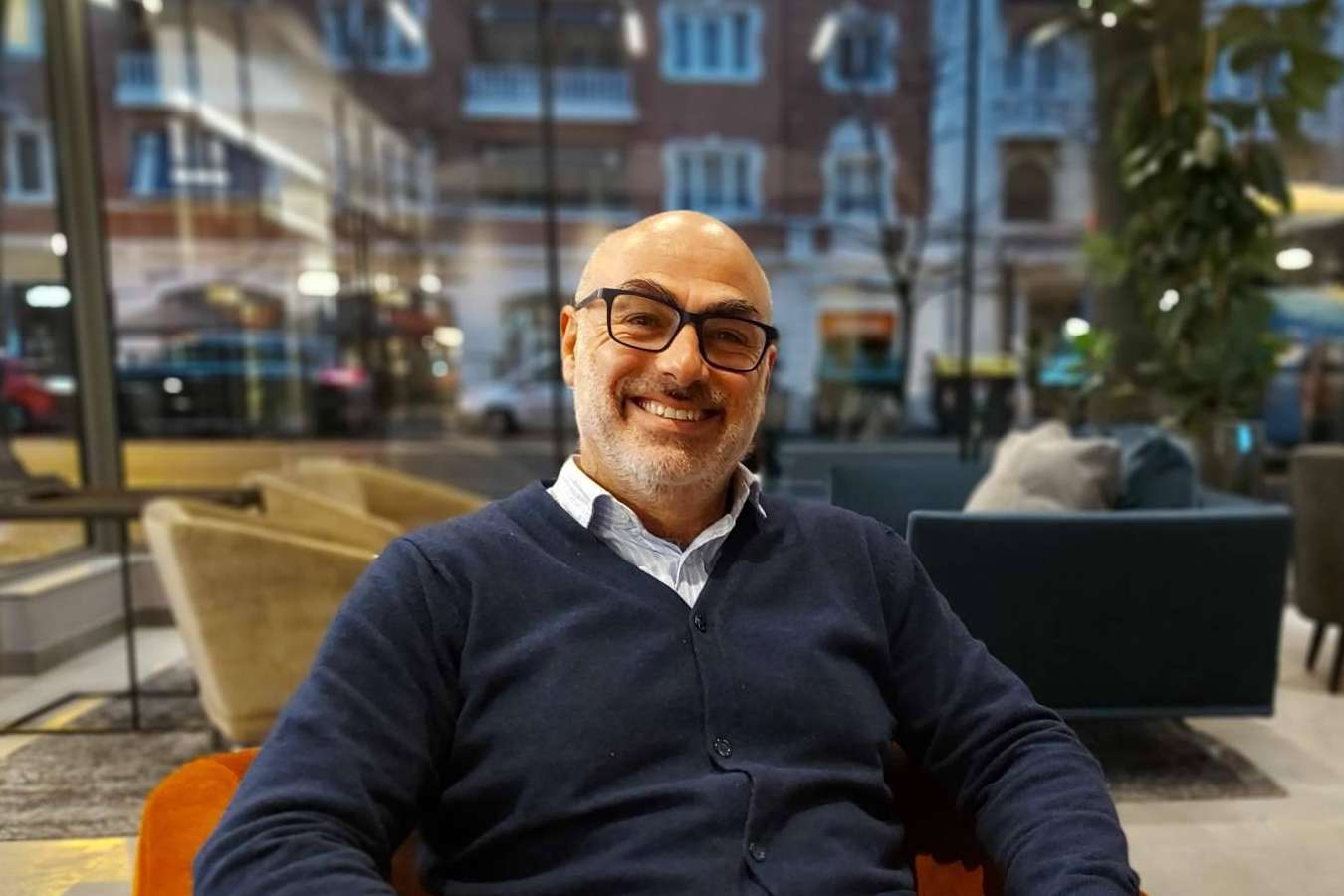 Diego Mateos, experto energético, analiza si la energía nuclear y el gas natural son un buen apoyo a las renovables