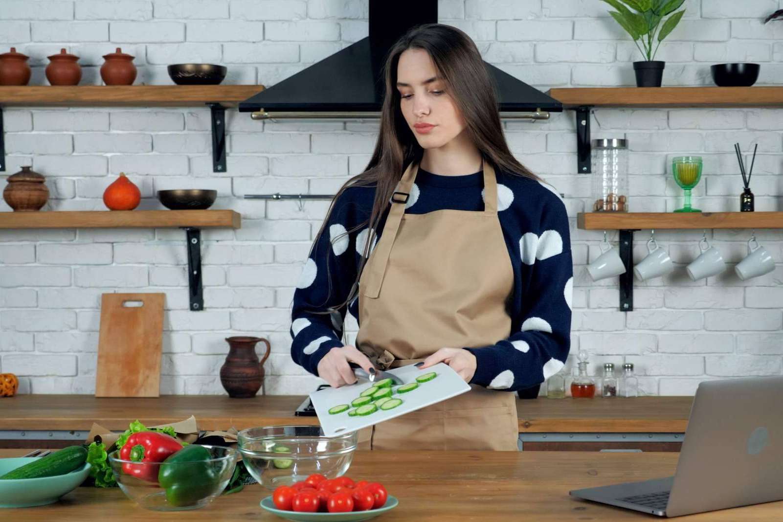 Climent Lloret, de restaurante LUANIK, ofrece 6 cursos de cocina online en su página web