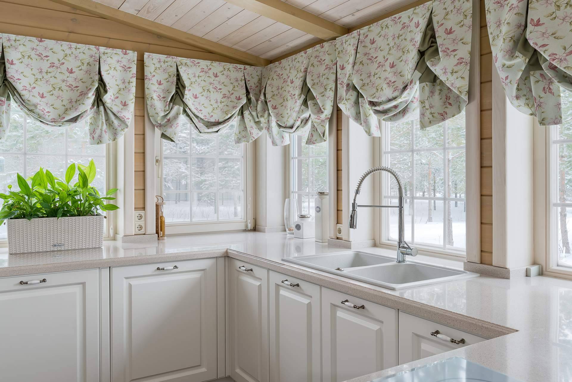 Conociendo las ventajas de utilizar cortinas para la cocina con Alfombras y Cortinas