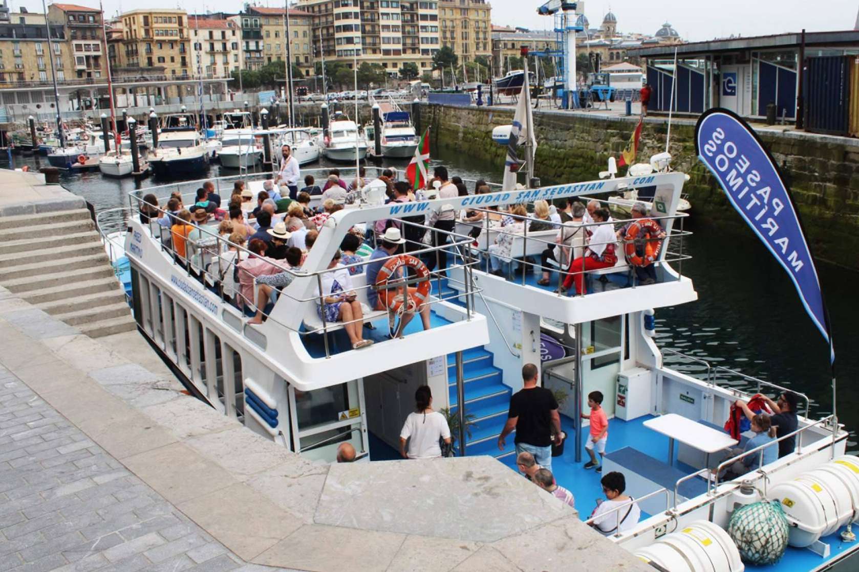 Alquiler en exclusiva para visitar la costa guipuzcoana de la mano de Ciudad San Sebastián