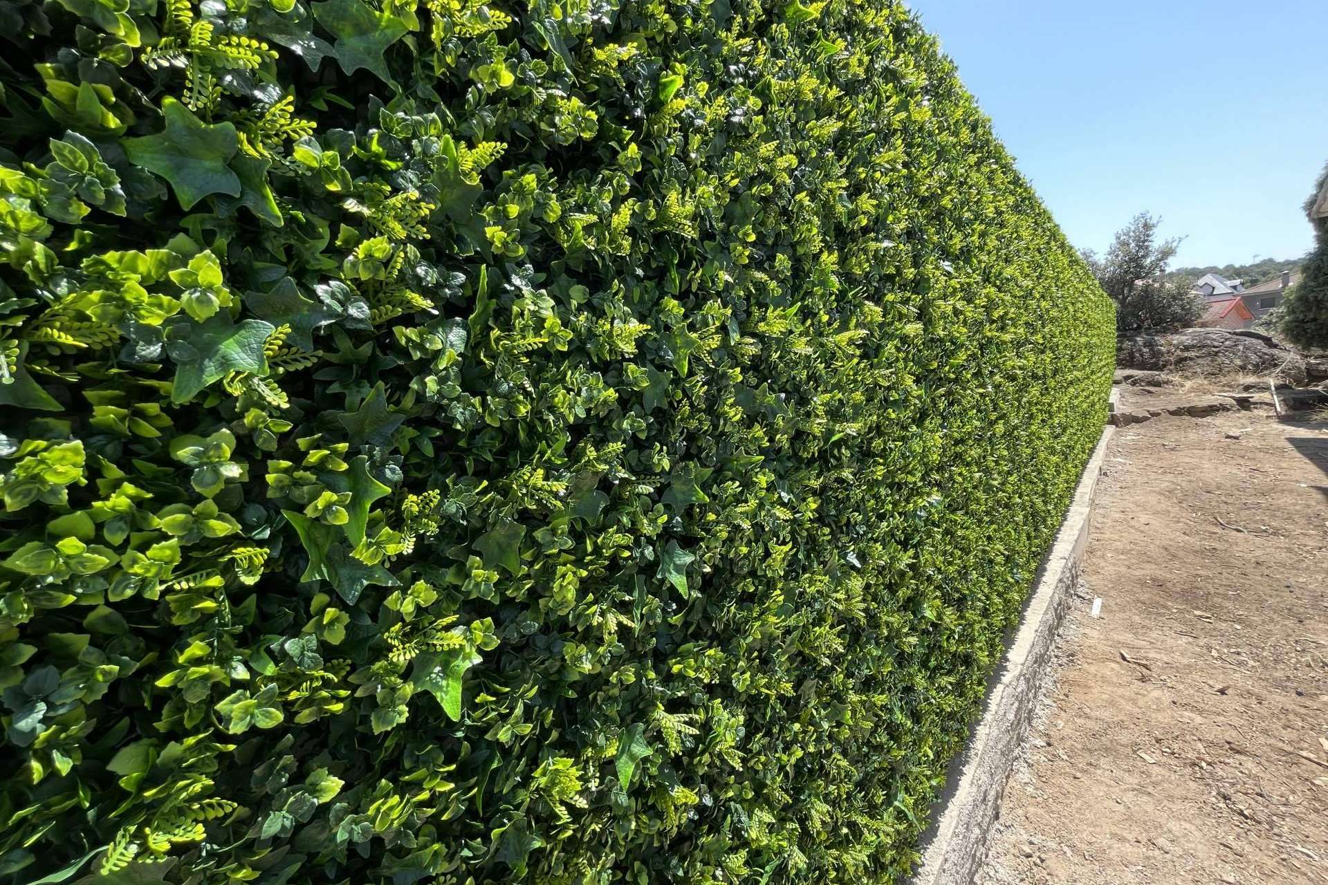 Jardines verticales artificiales de Ingrass para llenar de frescura los espacios