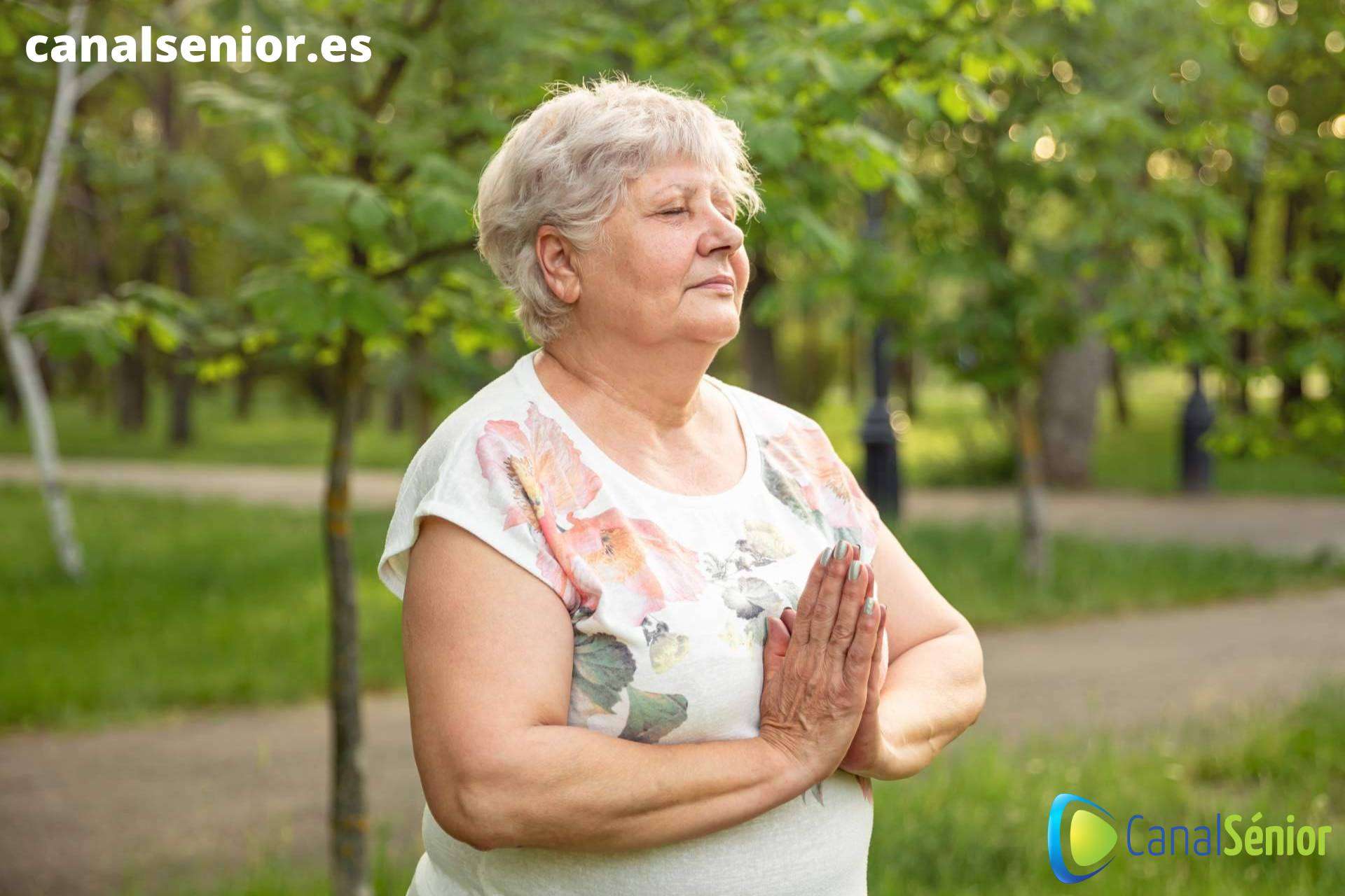 Envejecer con plenitud con el curso de mindfulness y yoga de Canal Sénior