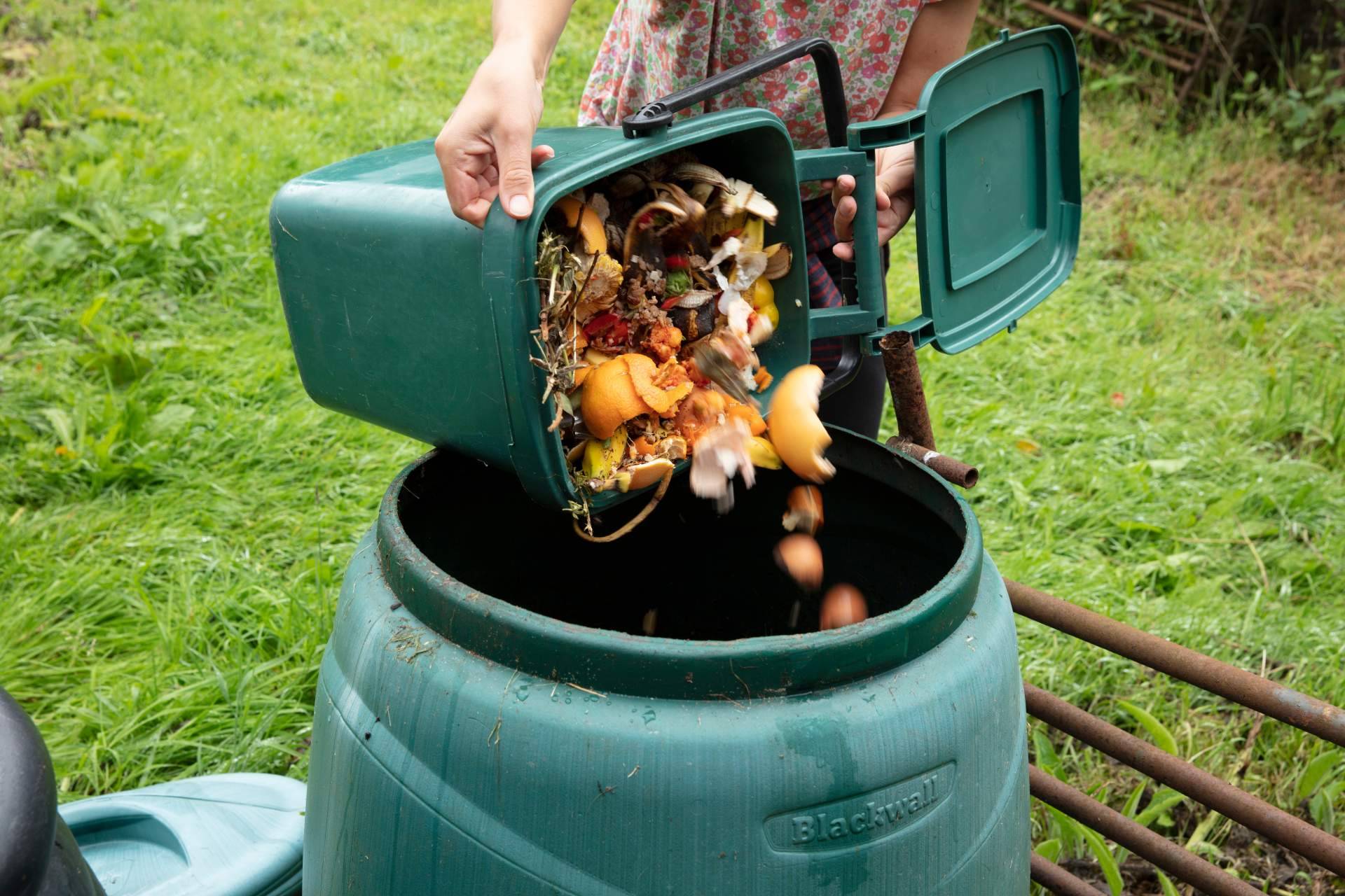 Compostadores para convertir los residuos en abono