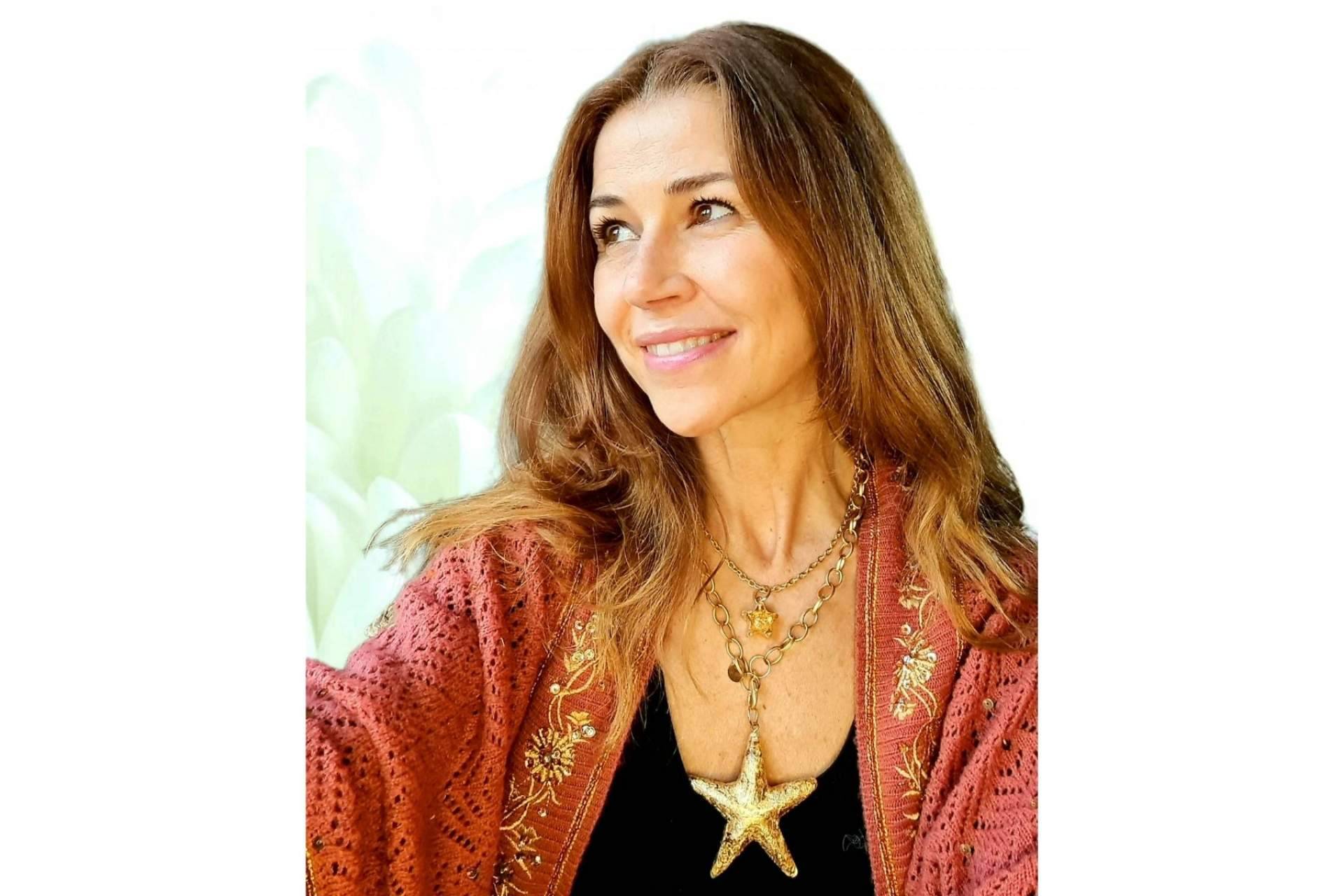 BY EME JOYAS y su colección Golden Hour para brillar más que nunca