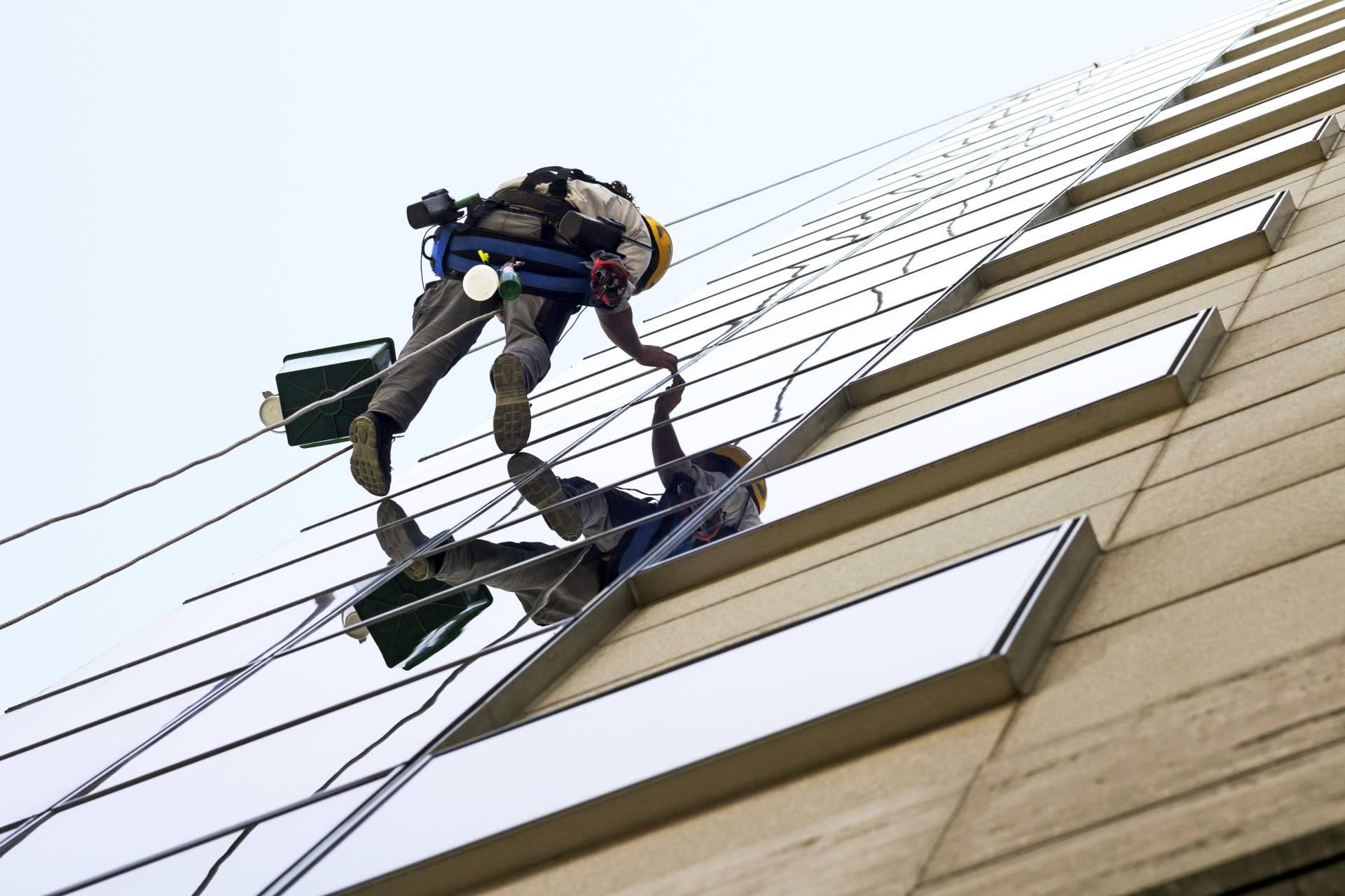 ¿Cuáles son las diferencias entre los trabajos verticales y de altura?, por Vertical, Tratamientos y Aplicaciones
