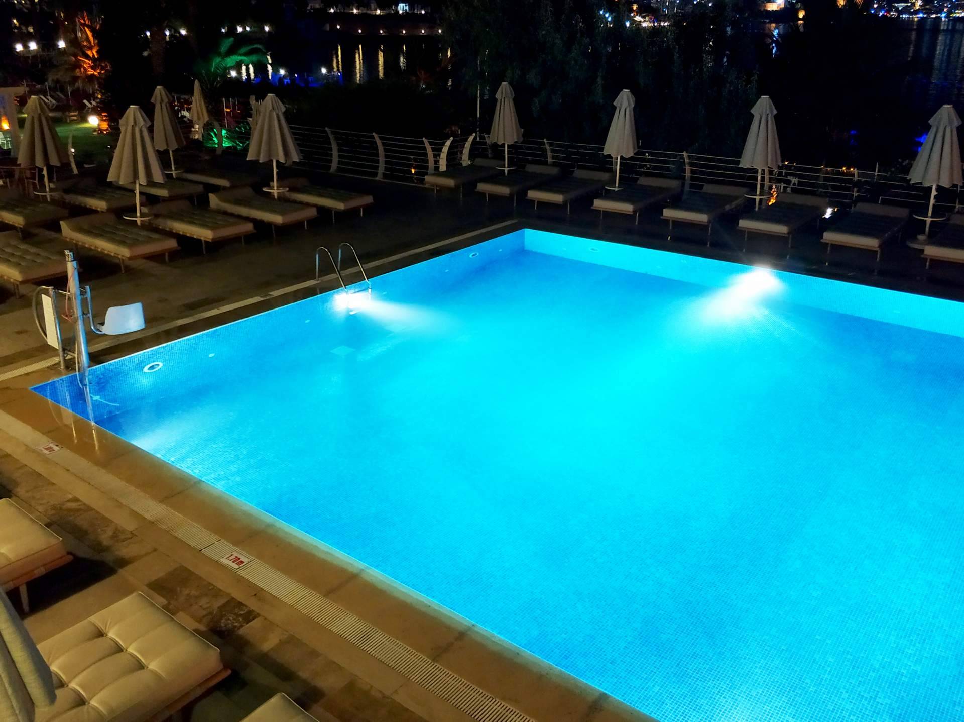 Iluminación para piscinas con Swimhome
