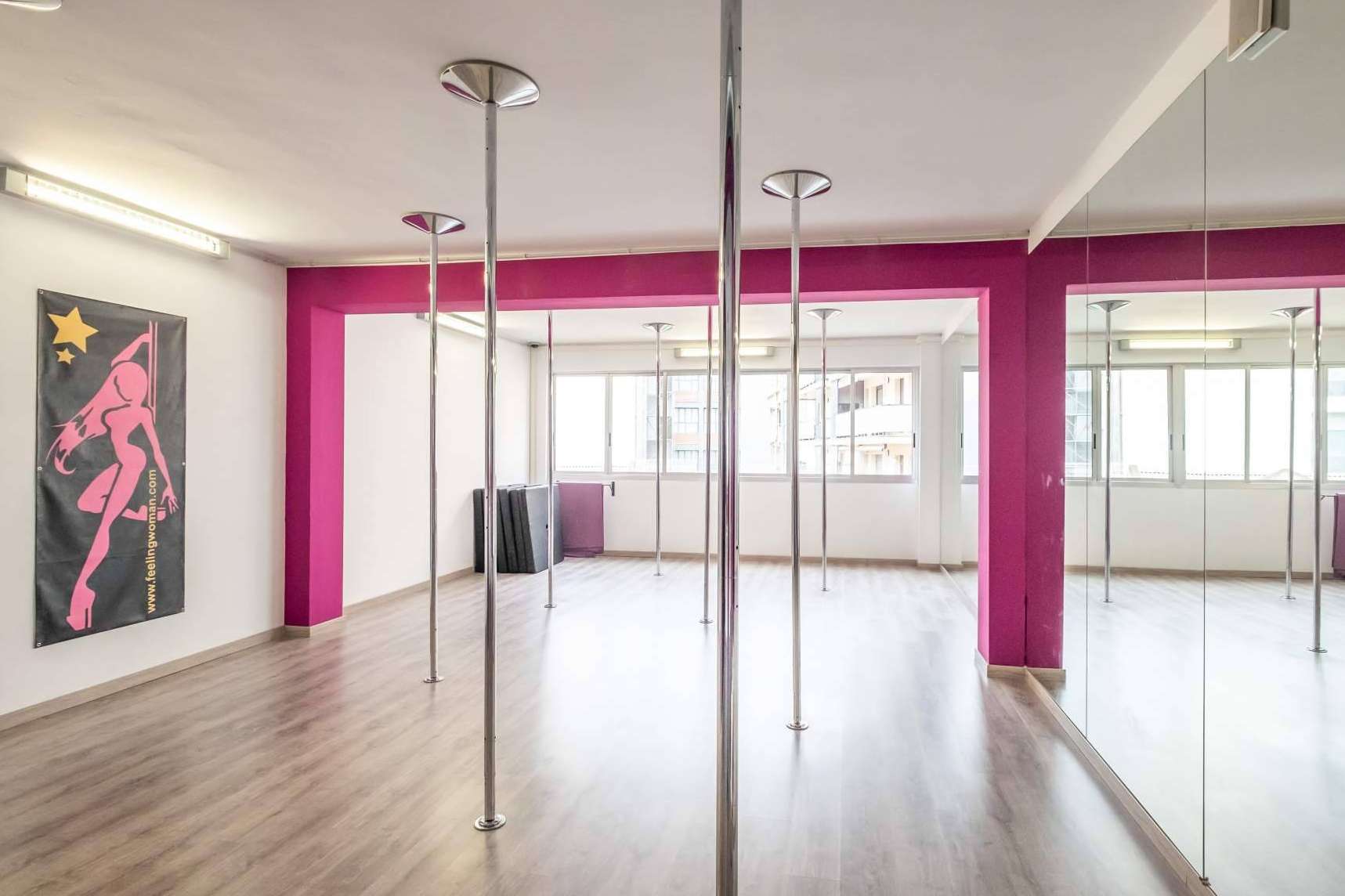 El pole dance, un deporte en tendencia