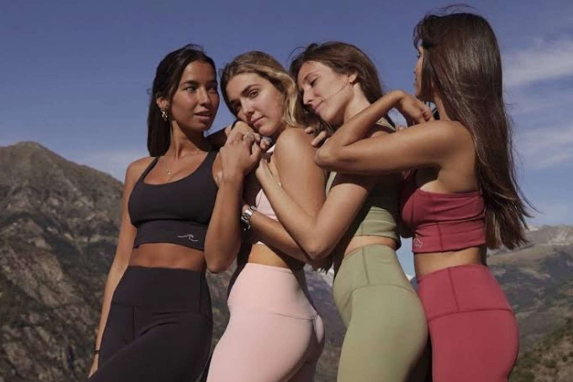 Prendas deportivas a partir de plástico reciclado de la mano de Fitplanet, la marca de moda sostenible en Barcelona
