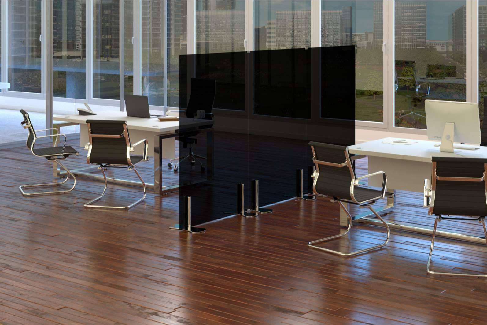 Uso de biombos modulares para la separación de espacios de trabajo en oficinas