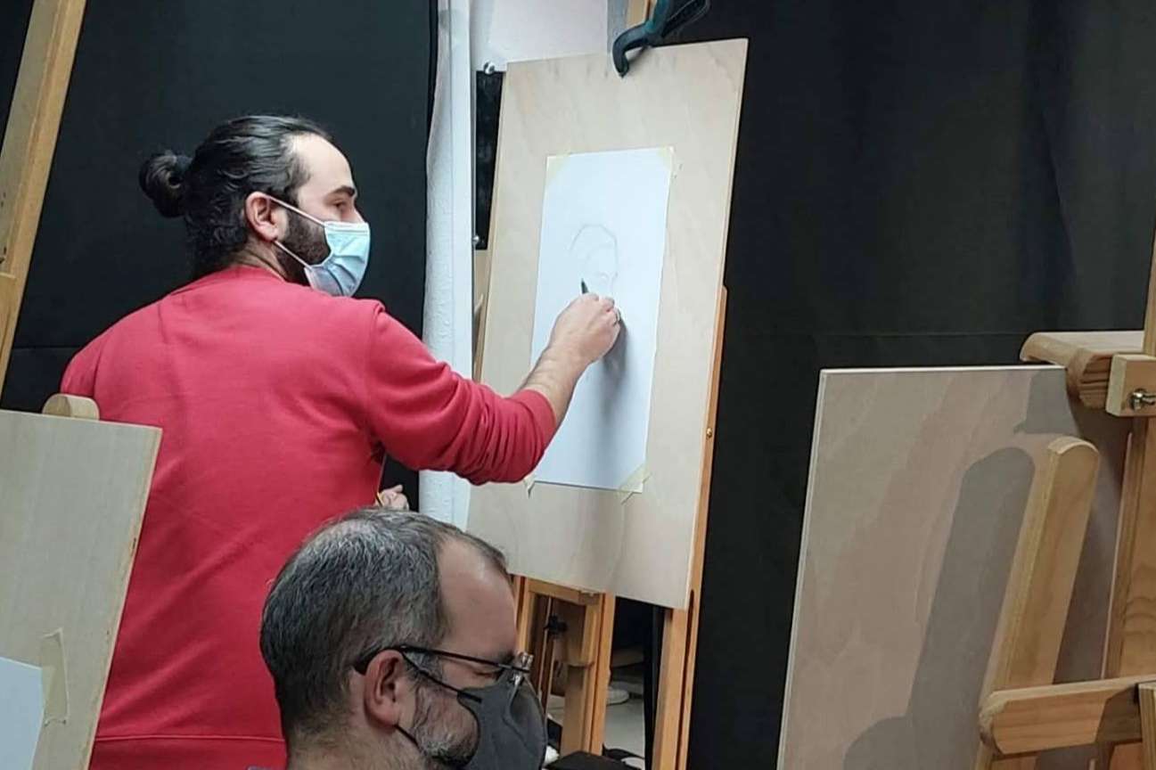 Clases de pintura y dibujo académico clásico con modelos profesionales en la academia Estudio Ilógico