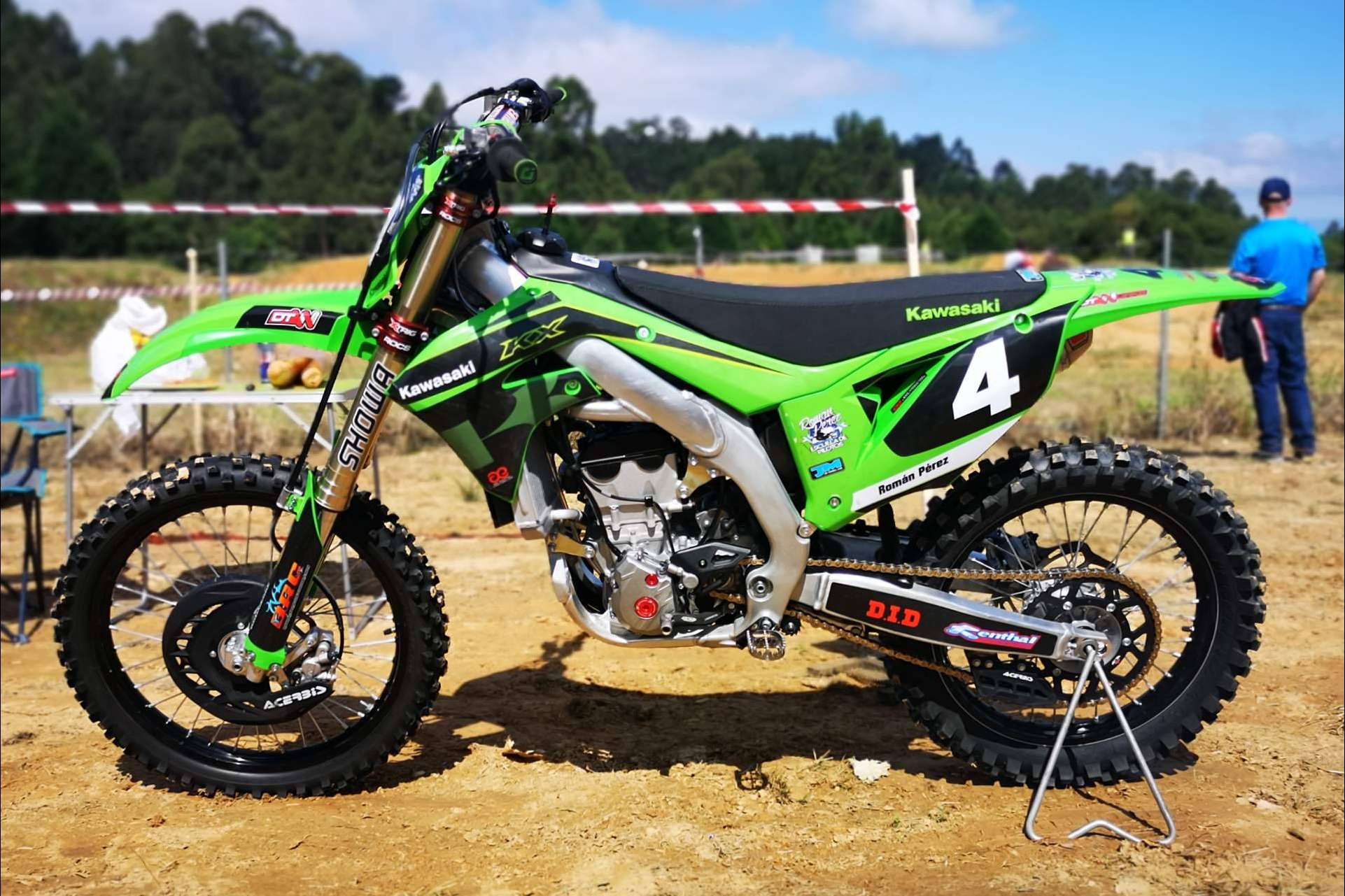 El amplio catálogo de pegatinas para moto personalizadas de ADHESIVOSEMBARRADOS
