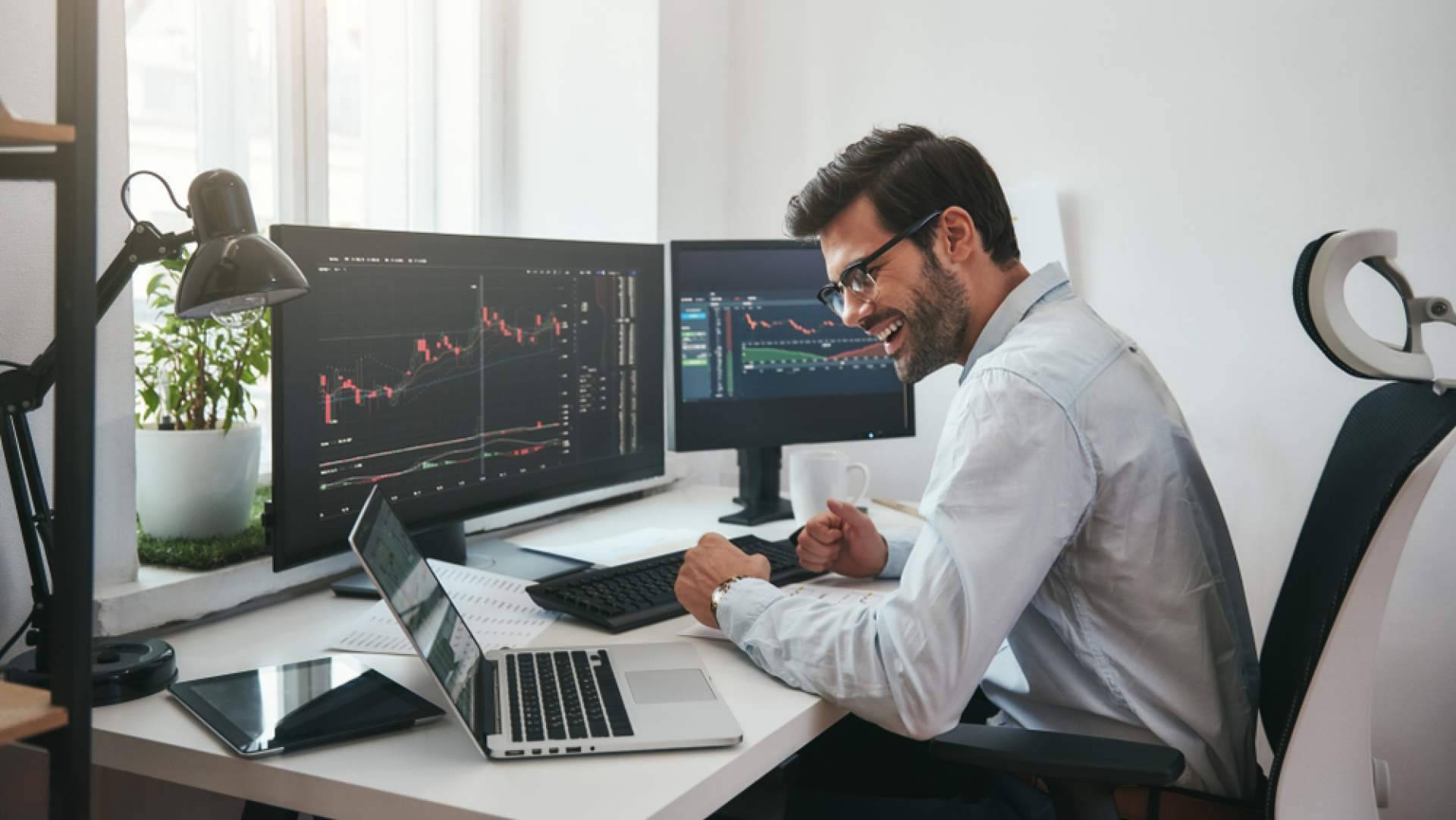 Obtener todo el conocimiento del mercado es posible para los programas formativos de CMR Bolsa para futuros traders