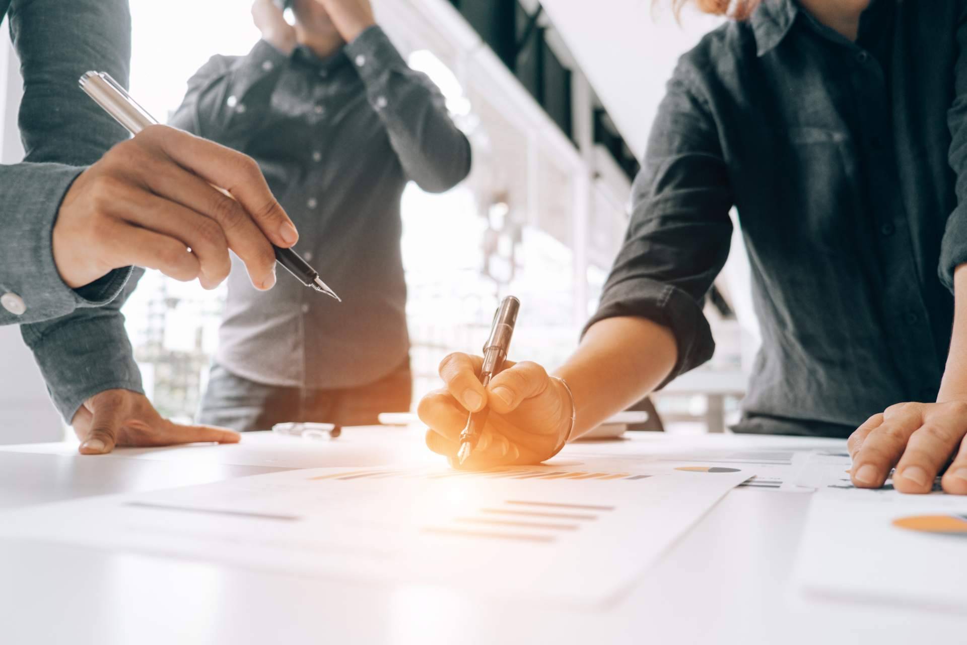 ¿Por qué es importante diseñar estrategias B2B para empresas del sector industrial?
