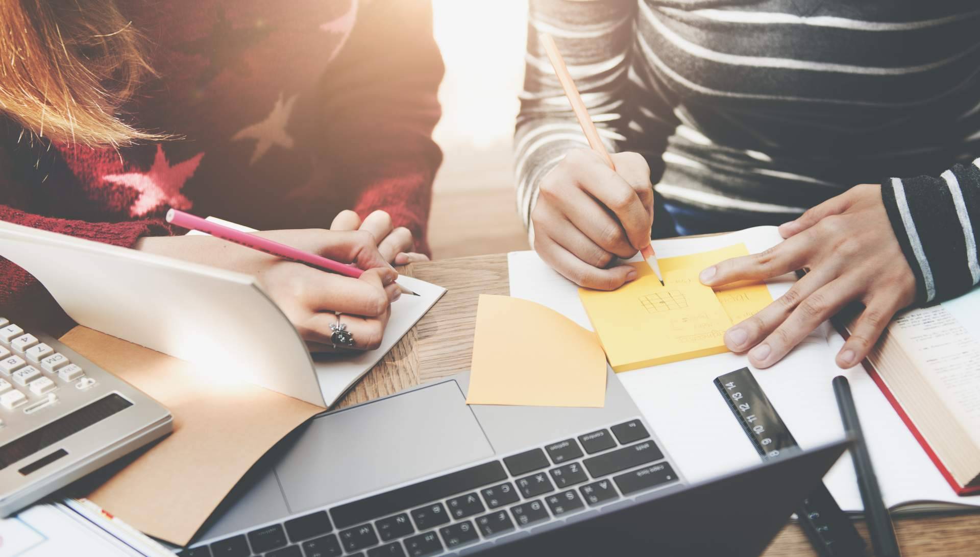 Másteres oficiales con prácticas en empresas en Aicad Business School