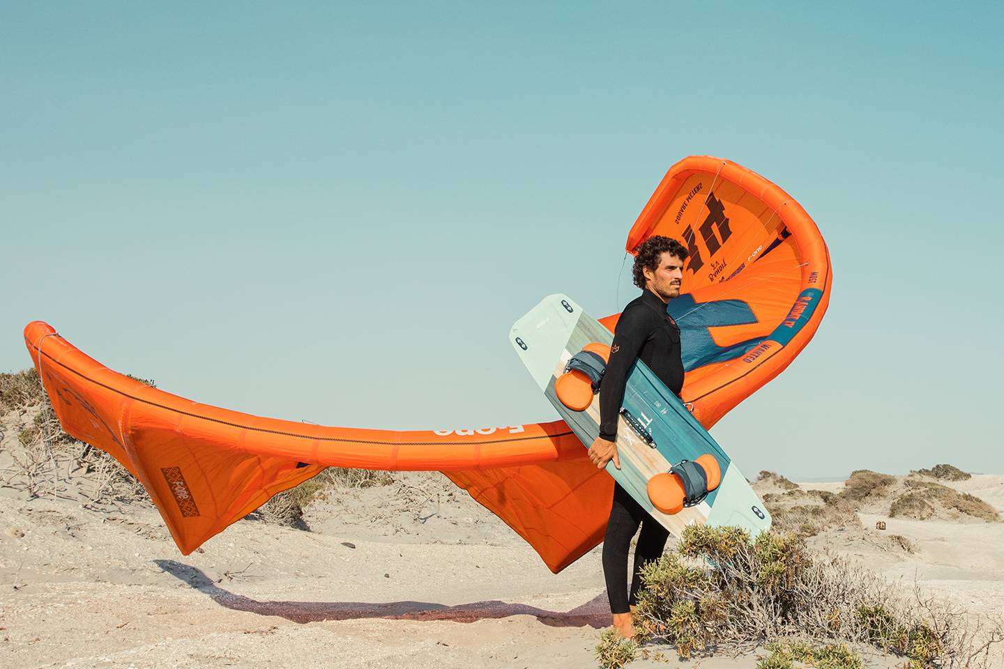 Pura Vida Mallorca recalca que empezar en el kitesurf en Mallorca es fácil a todas las edades