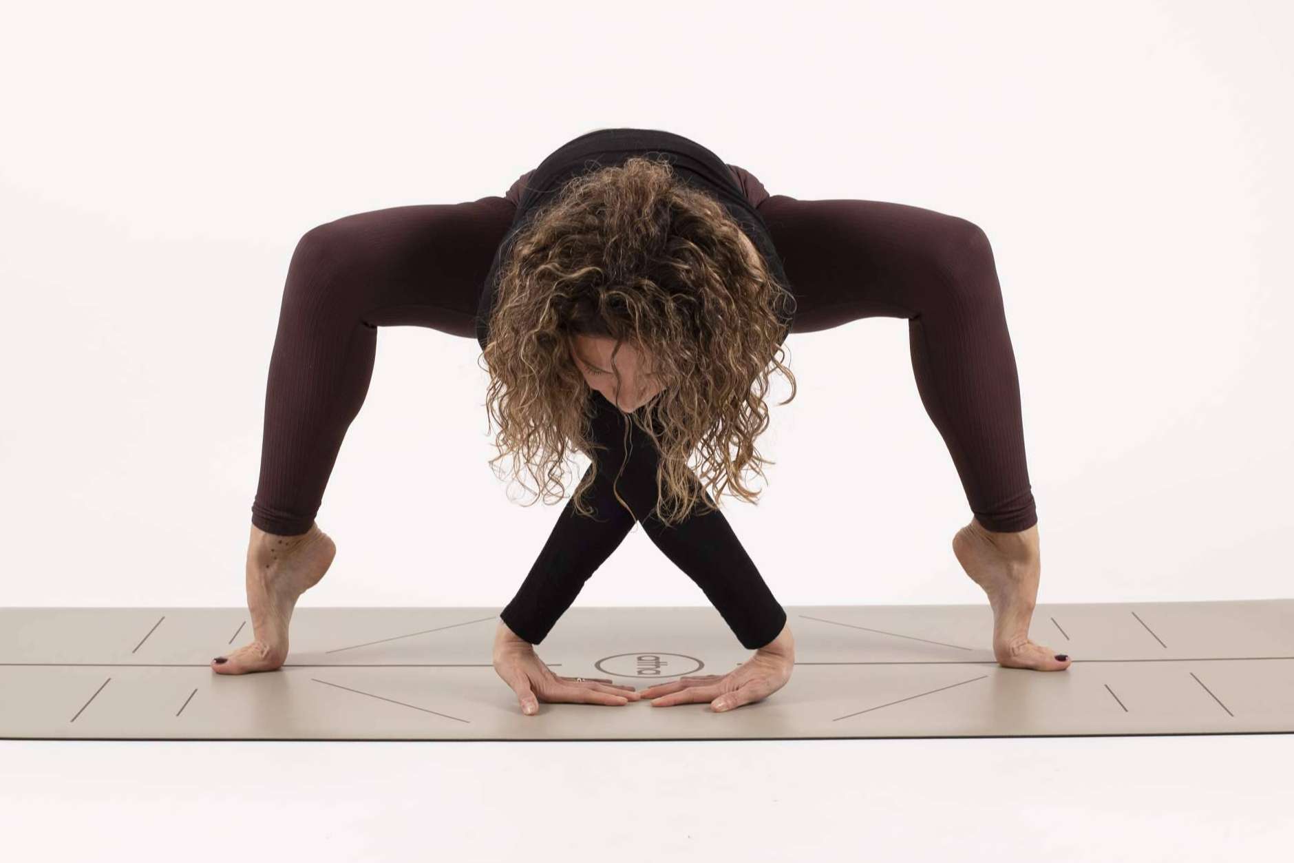 Esterillas de yoga antideslizantes fabricadas con materiales biodegradables y sostenibles