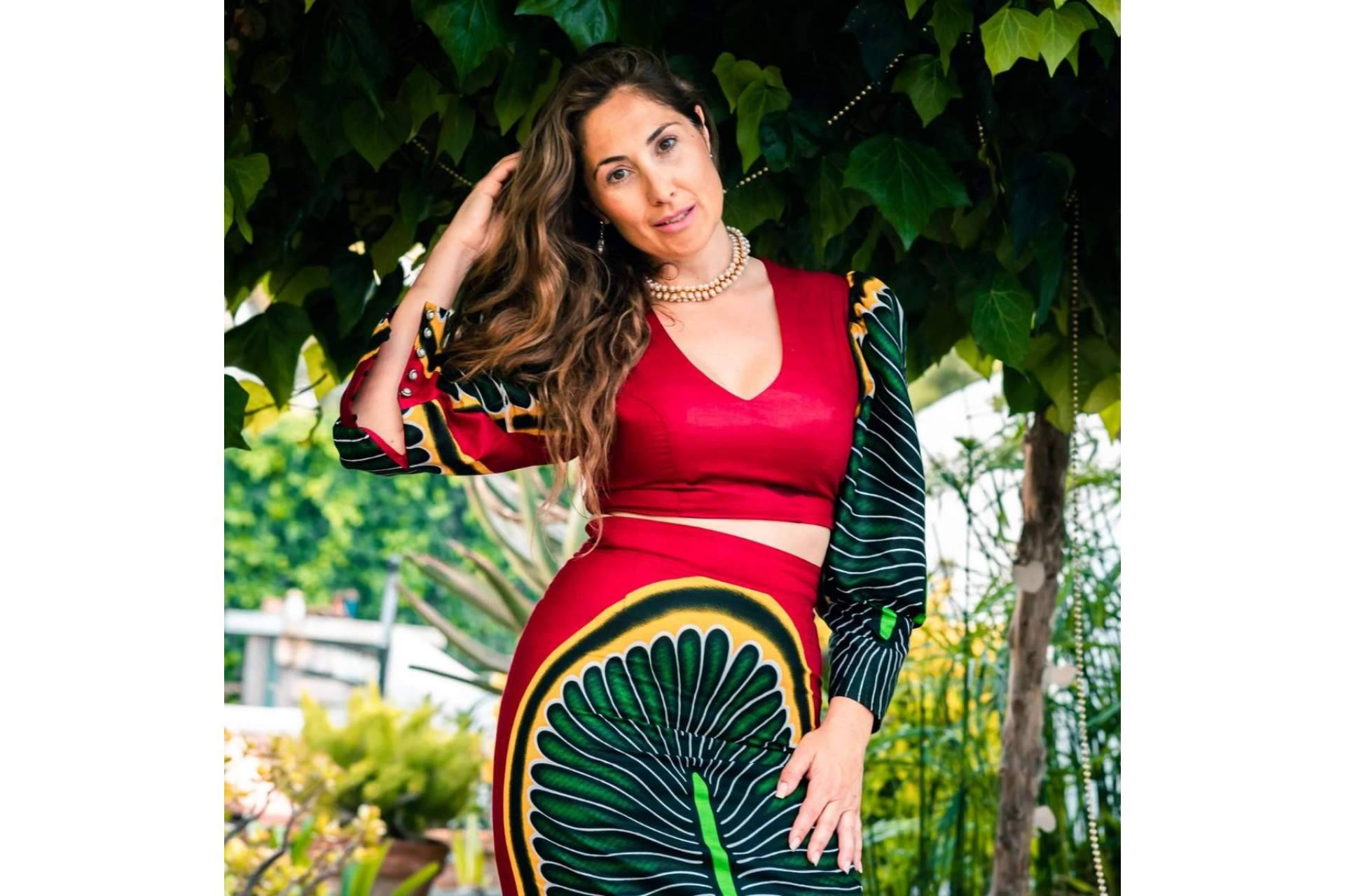 El concepto de moda africana que empodera Queen Titíne