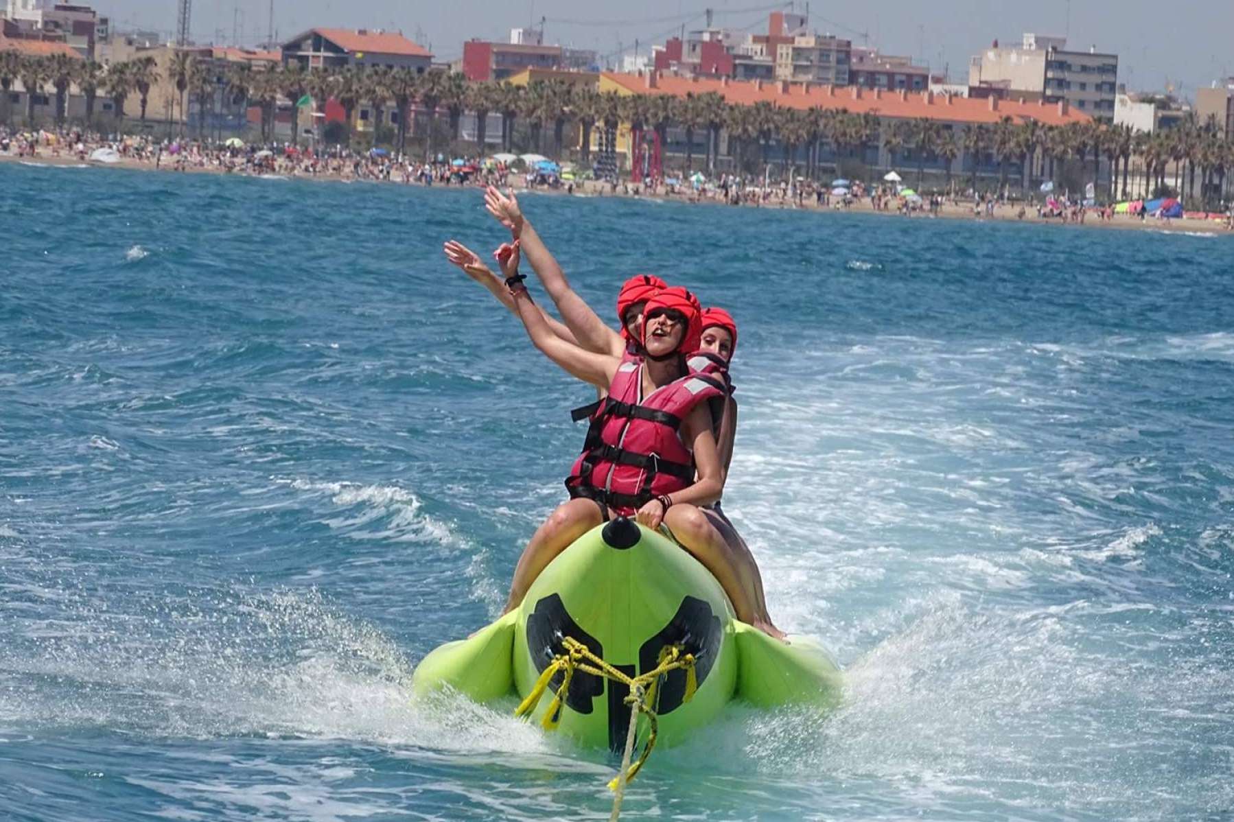 Disfrutar de la banana boat en Valencia con Rentjetskivalencia.com