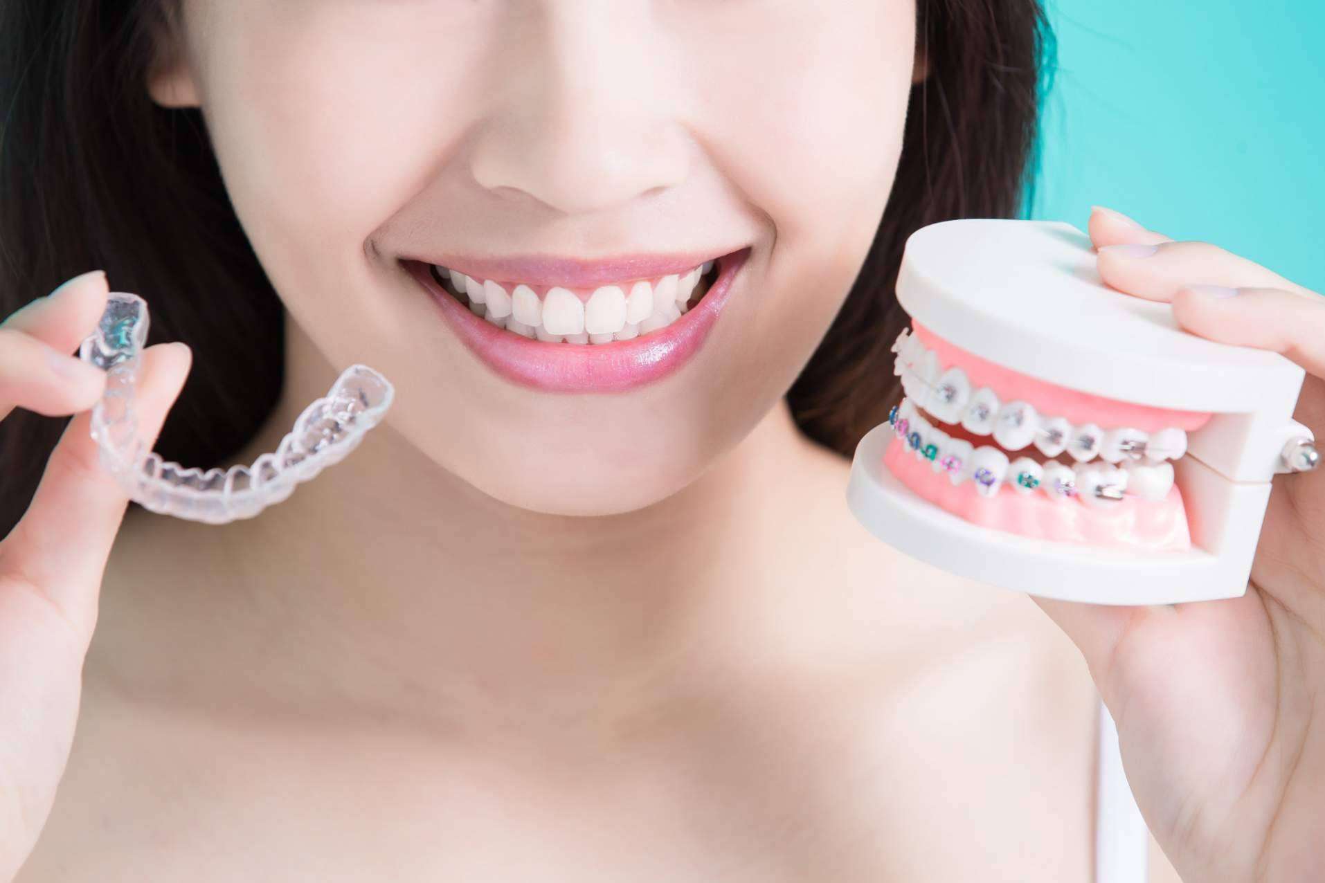 Ortodoncia invisible con Invisalign® en la Clínica Dental Ahoa