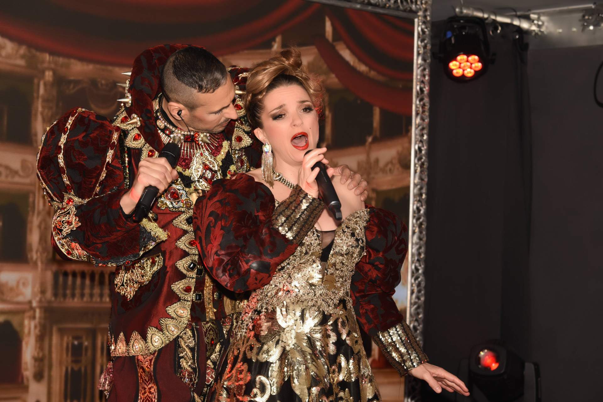 ZAK Rendez Vous, un nuevo restaurante espectáculo en Sitges - Barcelona que sorprende con un gran show de cantantes en vivo