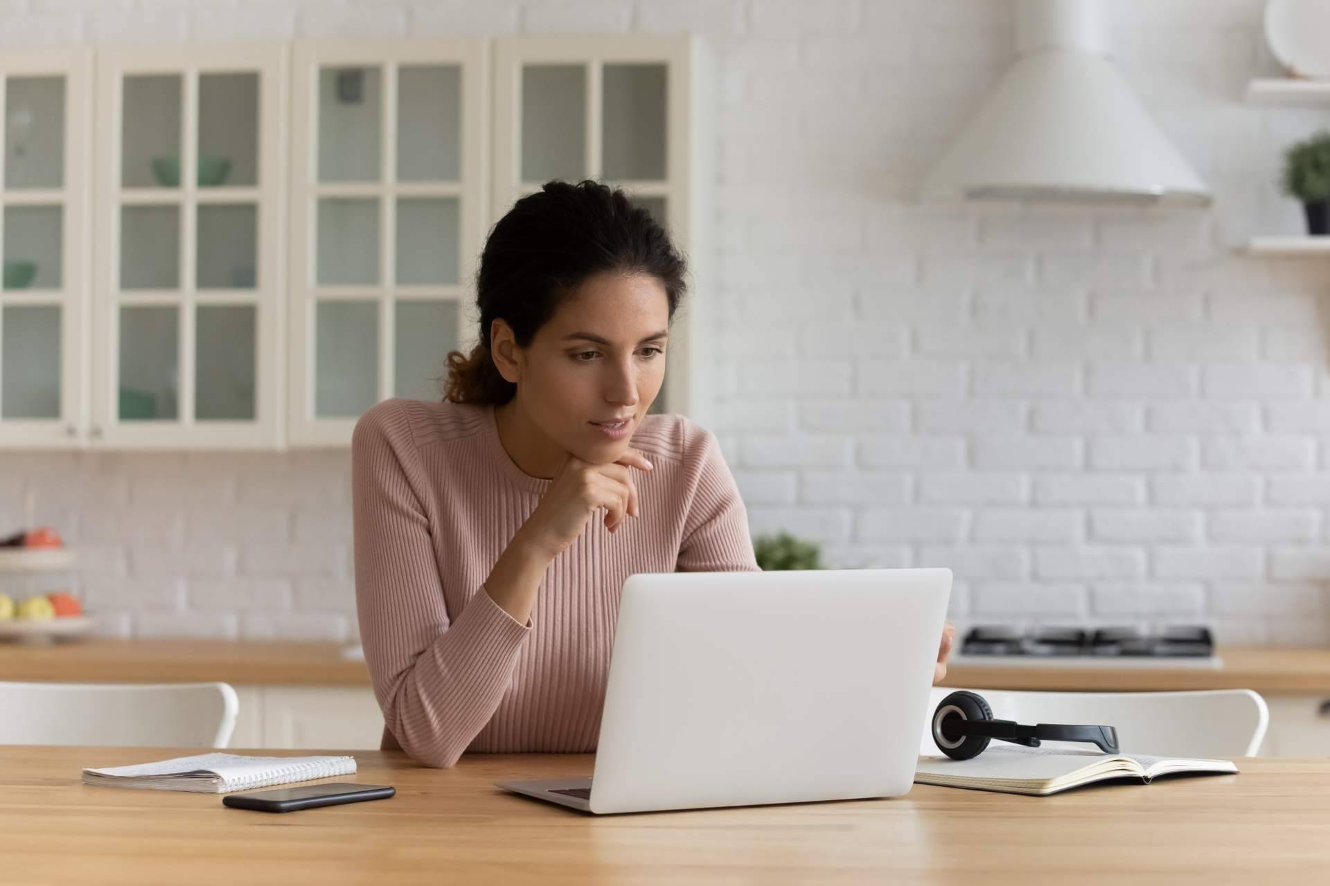 Programas de upskilling y reskilling con Eskeel, Business School