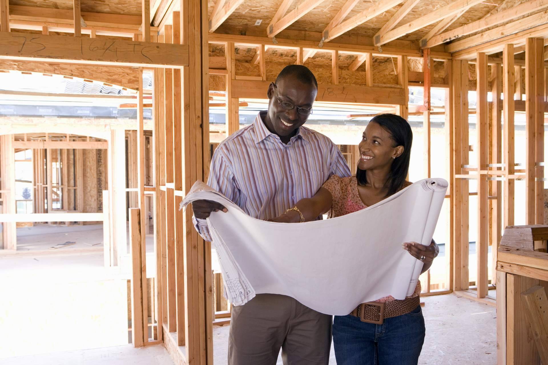 ¿Cuáles son las ventajas de construir con materiales alternativos de construcción respecto a las casas tradicionales?