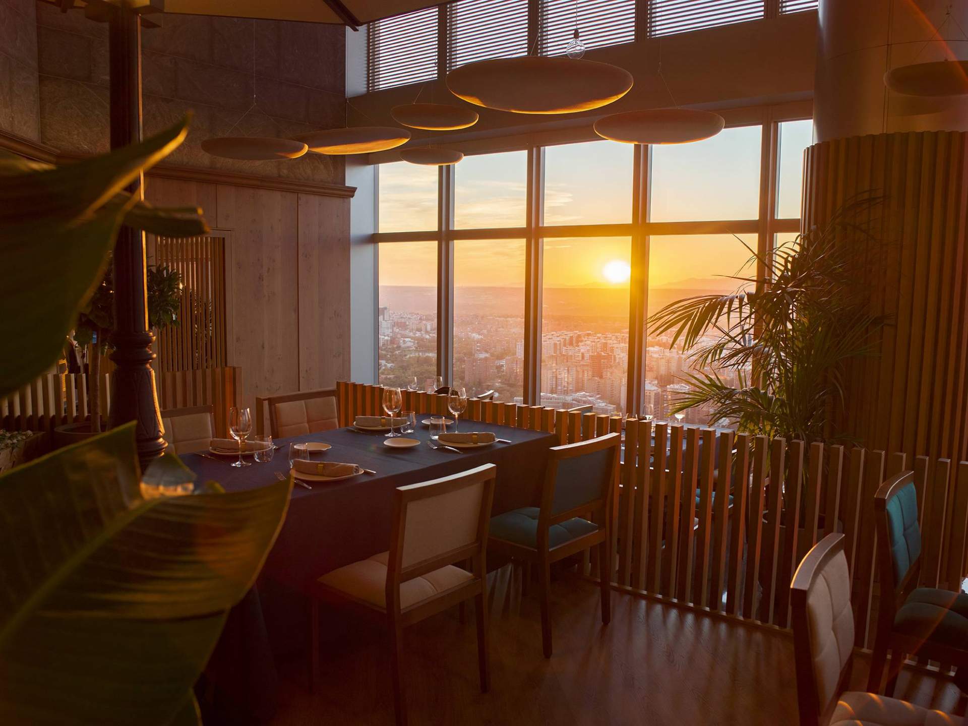 Alta gastronomía a 160 metros de altura en el restaurante Élkar en Madrid