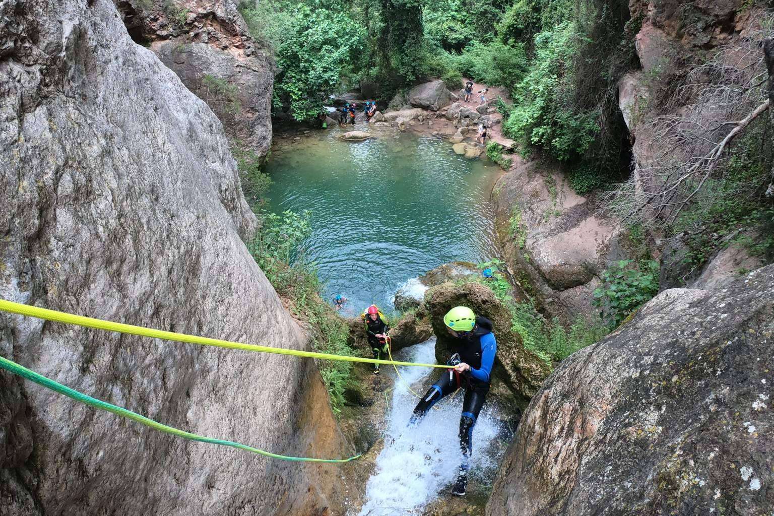 Disfrutar del barranquismo en Catalunya con Guía y Deportes de Aventura