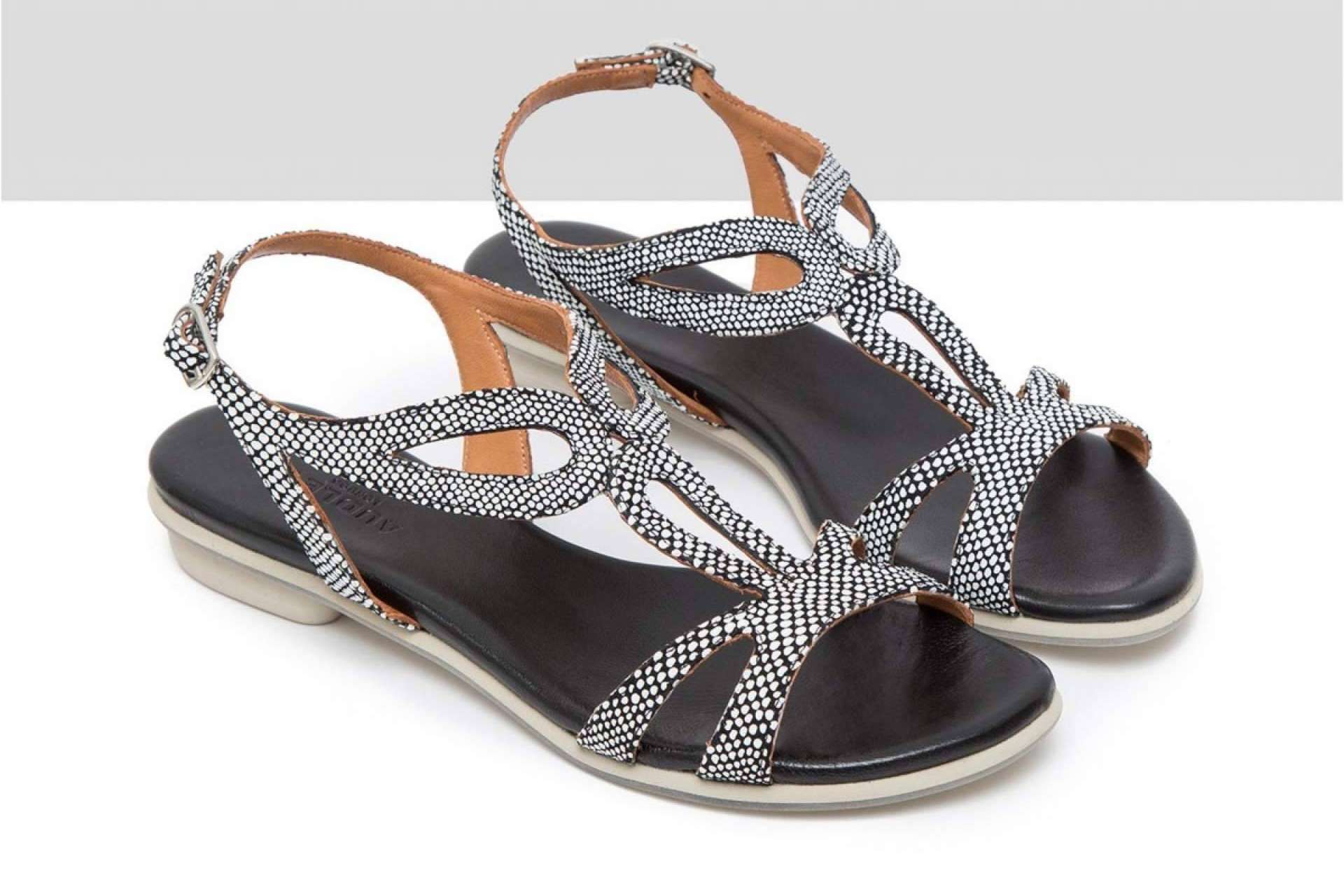 Las sandalias planas como las de Audley se posicionan como la tendencia de este verano