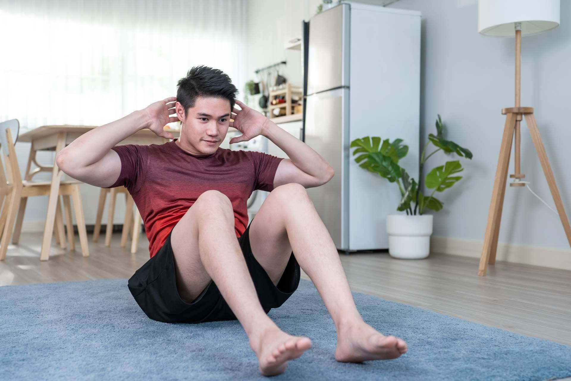 Fortalecer el abdomen a través de ejercicios abdominales en casa