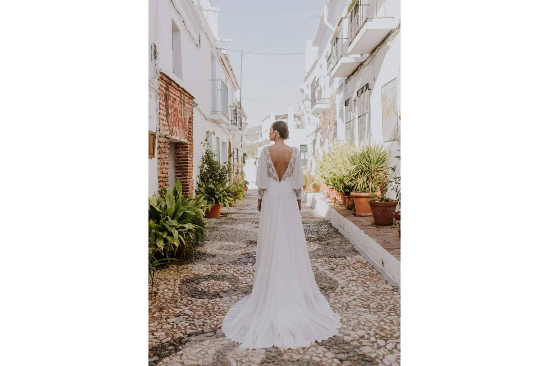 Personalización de vestidos de novia para que se ajusten a la perfección, con Silvia Fernández