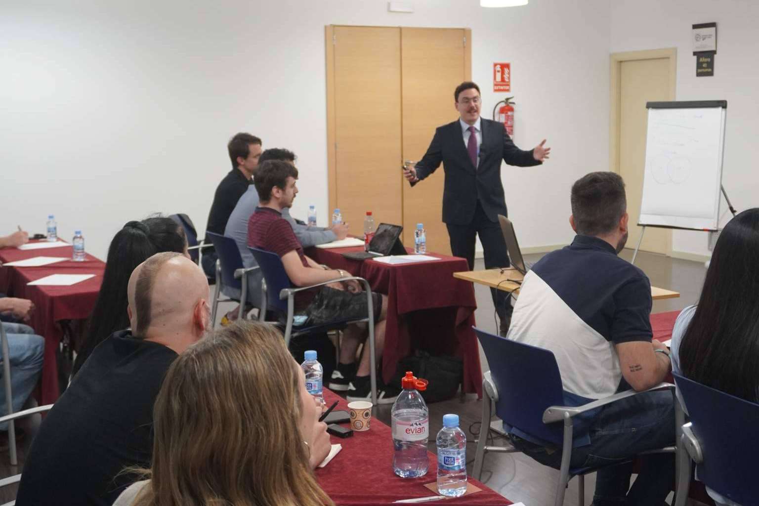 Las claves y técnicas necesarias para ser un excelente comunicador con el curso de oratoria digital de Fernando Miralles
