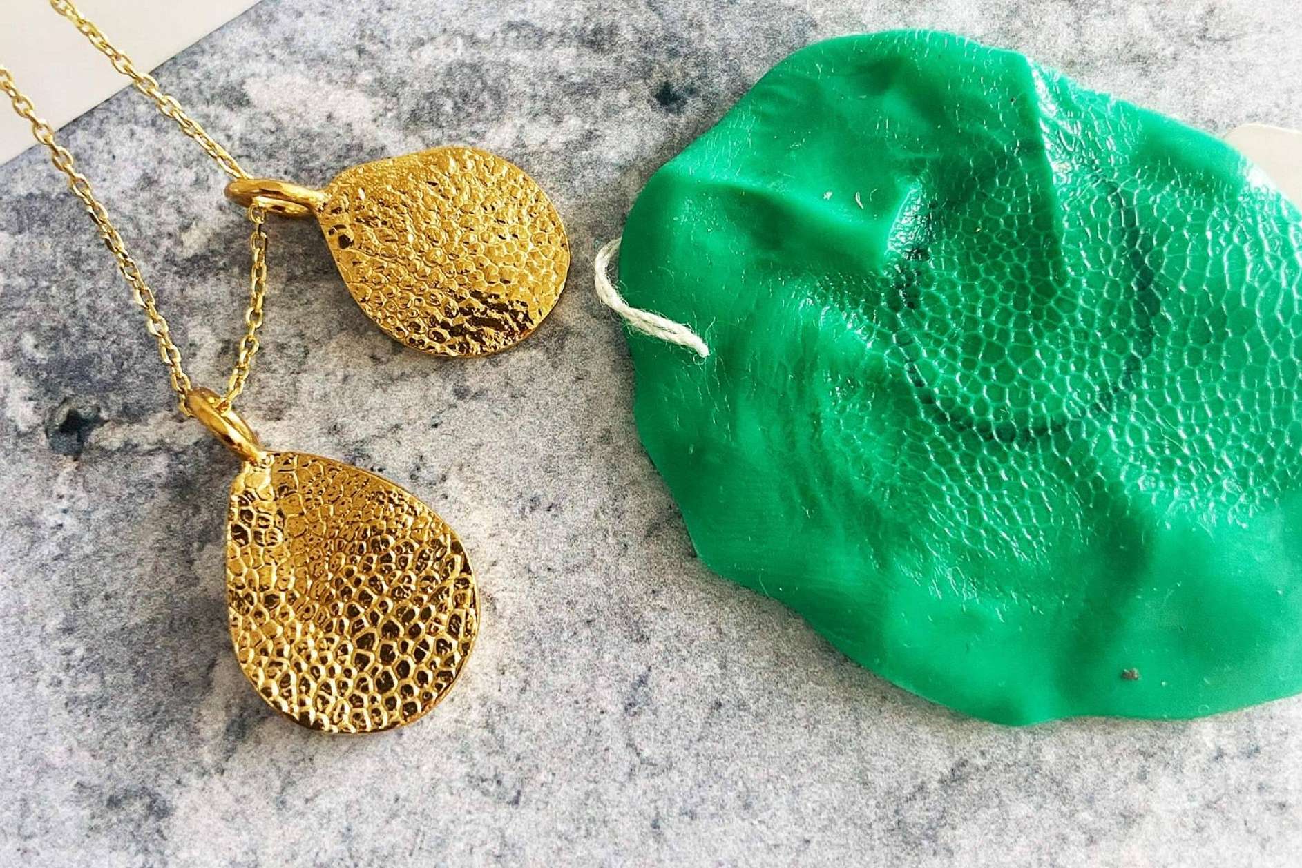 Diseño de joyas personalizadas para los amantes de las mascotas, de la mano de Dejando Huella Joyas
