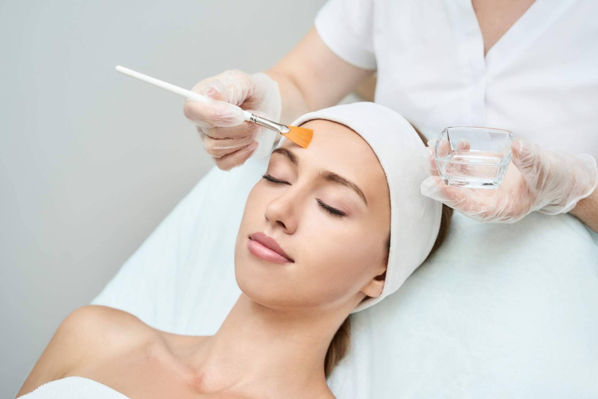 Crina Rus Beauty Center lleva a cabo peeling químico en diferentes partes del cuerpo