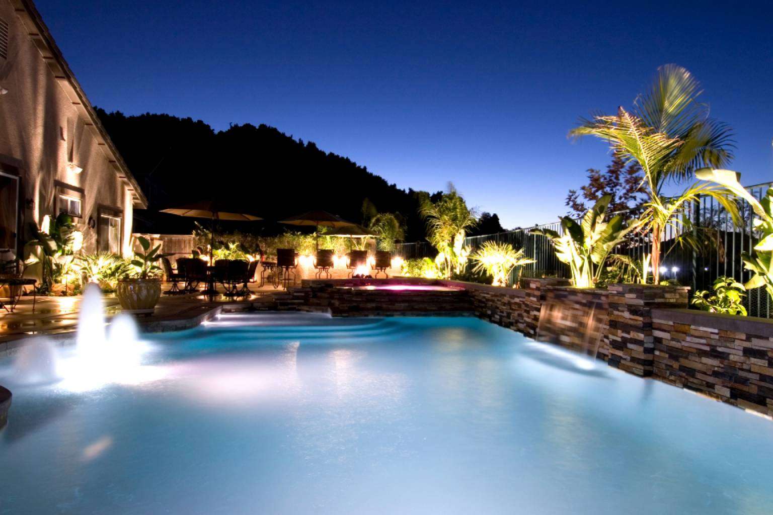 Amplio catálogo de luces para piscina en Warmpool