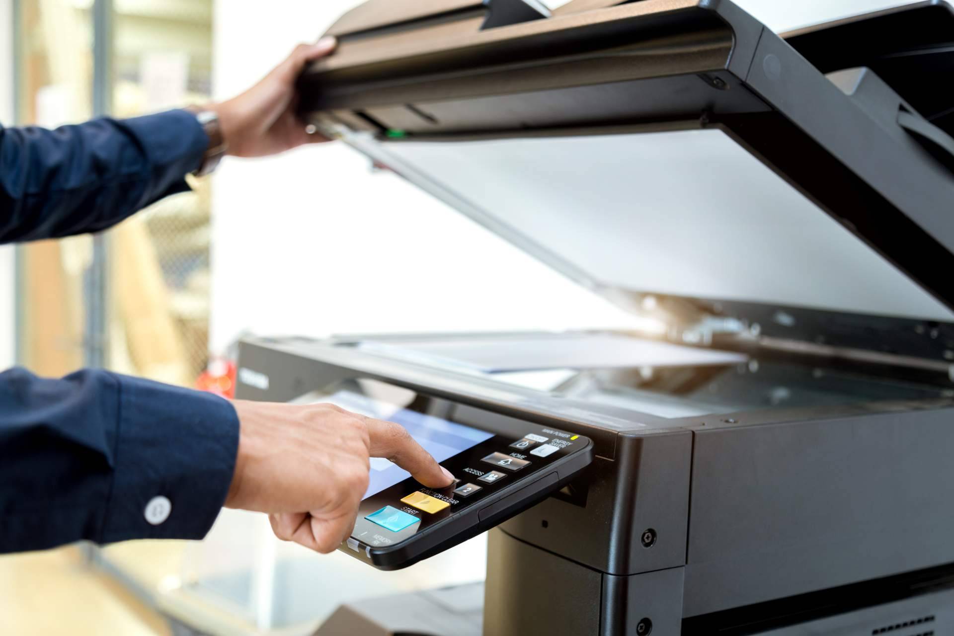 Fotocopia Barata, la copistería online low cost que permite imprimir, encuadernar, plastificar apuntes y además recibirlos en casa