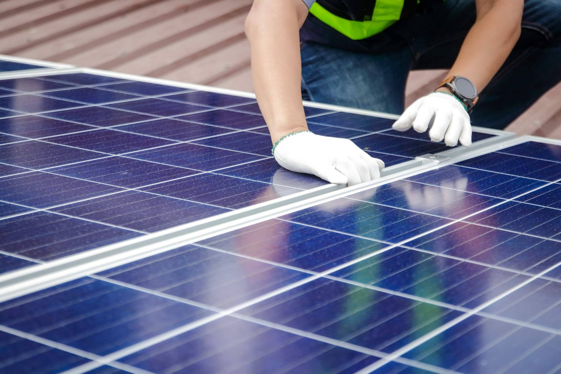 El servicio integral de Ingeniería MASRED, desde el asesoramiento inicial a la instalación de placas solares