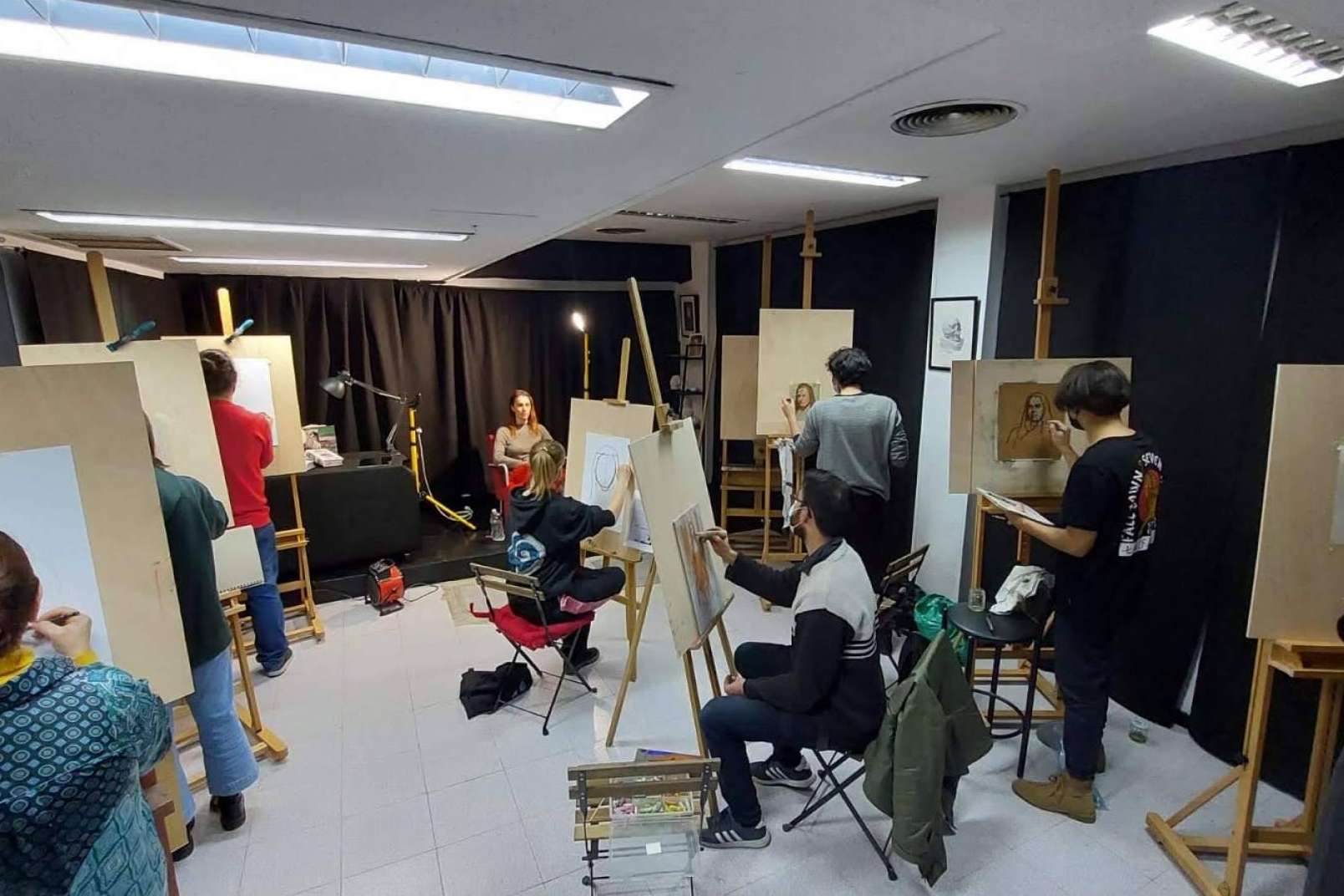 Un equipo docente con estilos muy variados, en las clases de pintura de Estudio Ilógico
