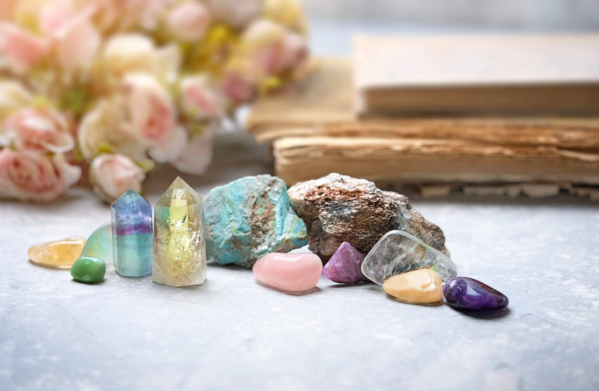 Piedras naturales relacionadas directamente con cada chakra, de la mano de Tierra de Gemas