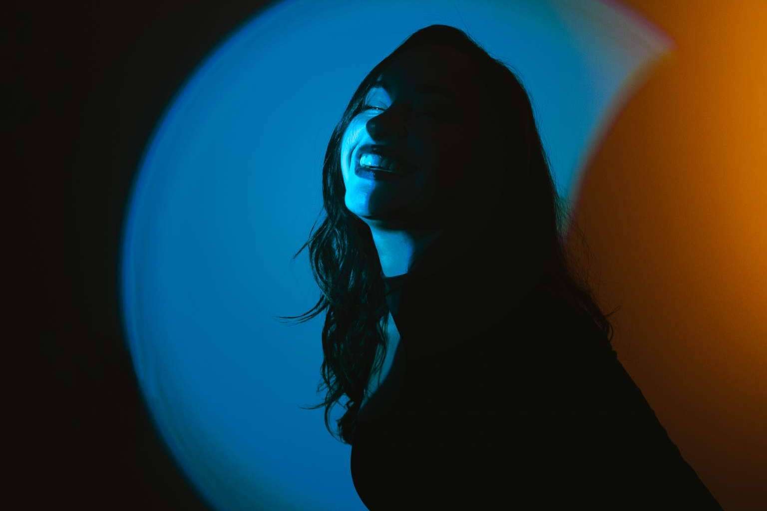 La ingeniera de vídeo detrás de los grandes shows de reggaetón es Vj Alejandra
