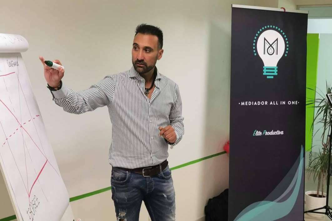 Ganar autoridad y reconocimiento con la formación en seguros del mediador Rafael Bonilla