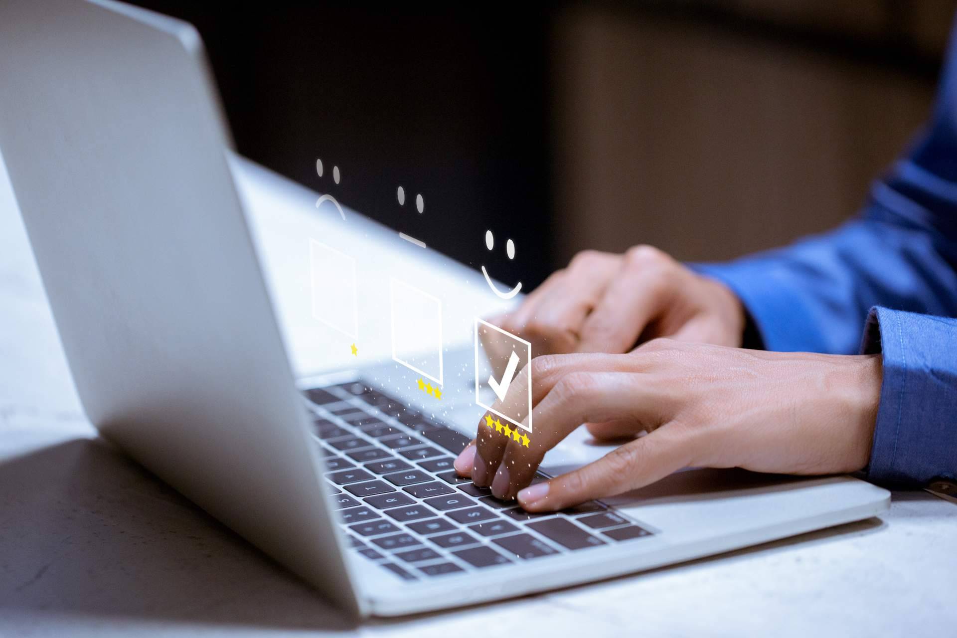 Antes de comprar, ¿dónde verifican los clientes si una empresa es fiable?
