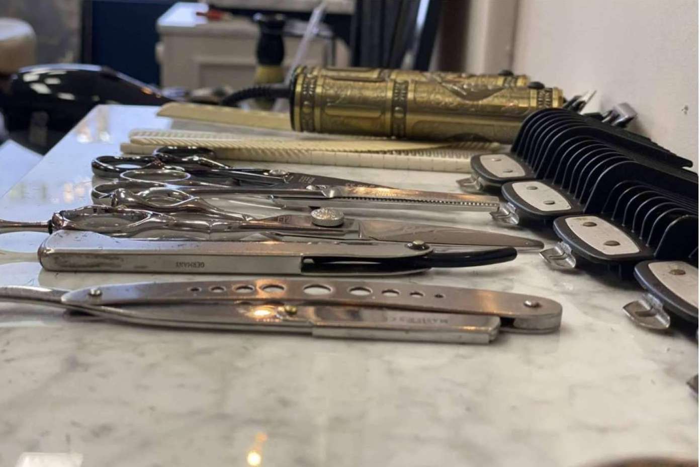 Desde 1976, la Peluquería Cruz se ha especializado en el servicio a hombres
