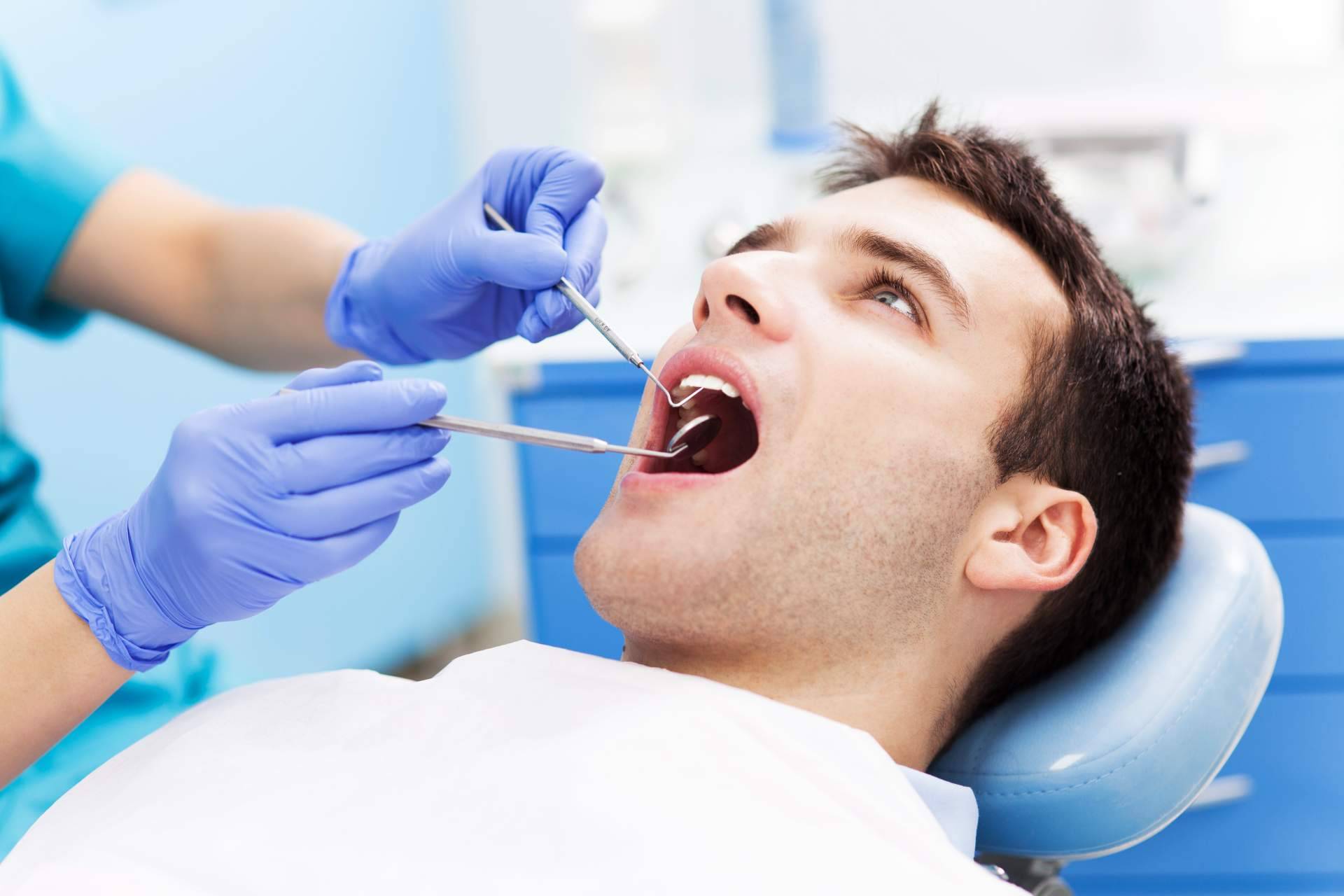 ¿Se puede llevar ortodoncia con implantes?, por Clínica Dental Agudo Rosa