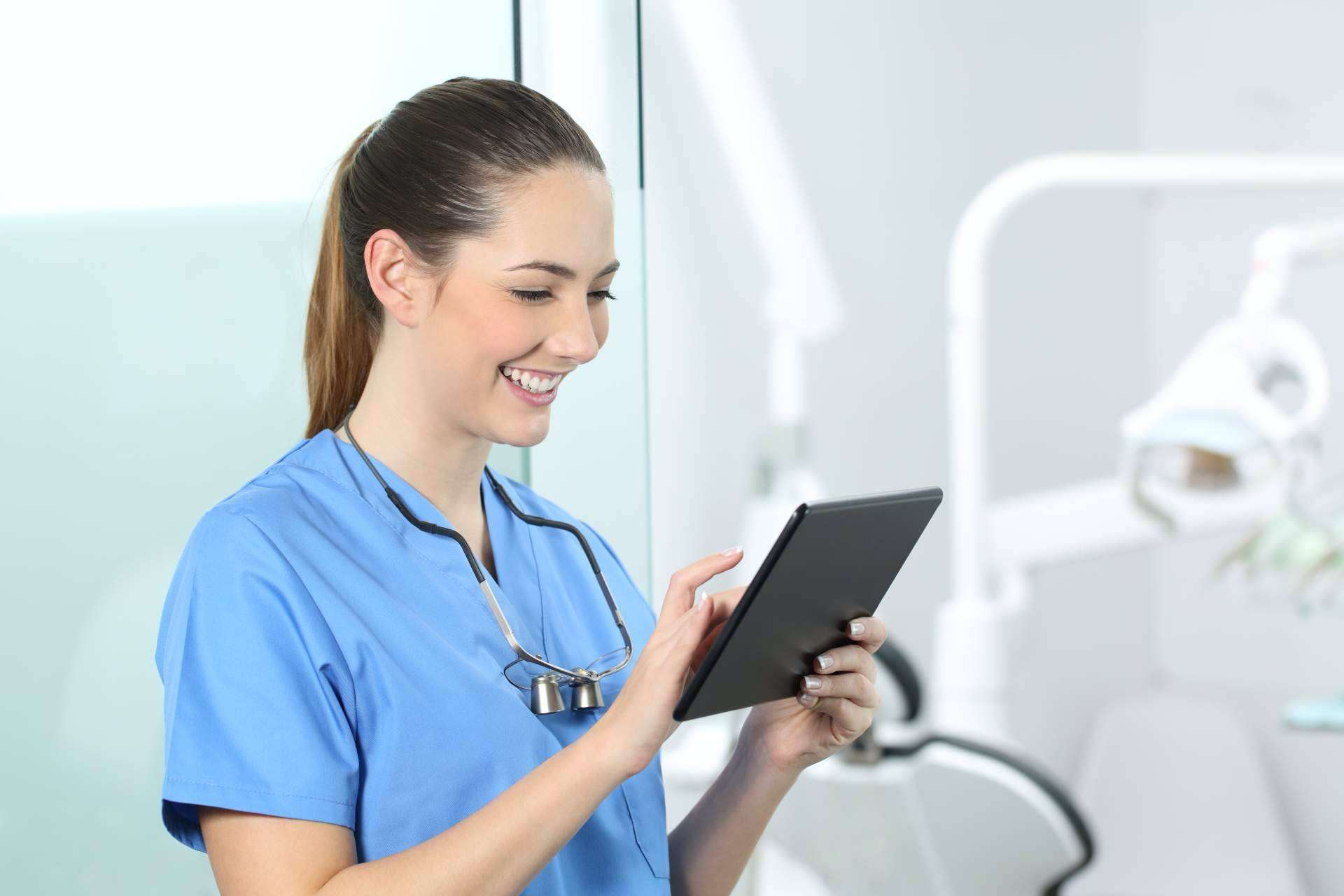 5 consejos de Ascensium para mejorar el clima laboral en una clínica dental