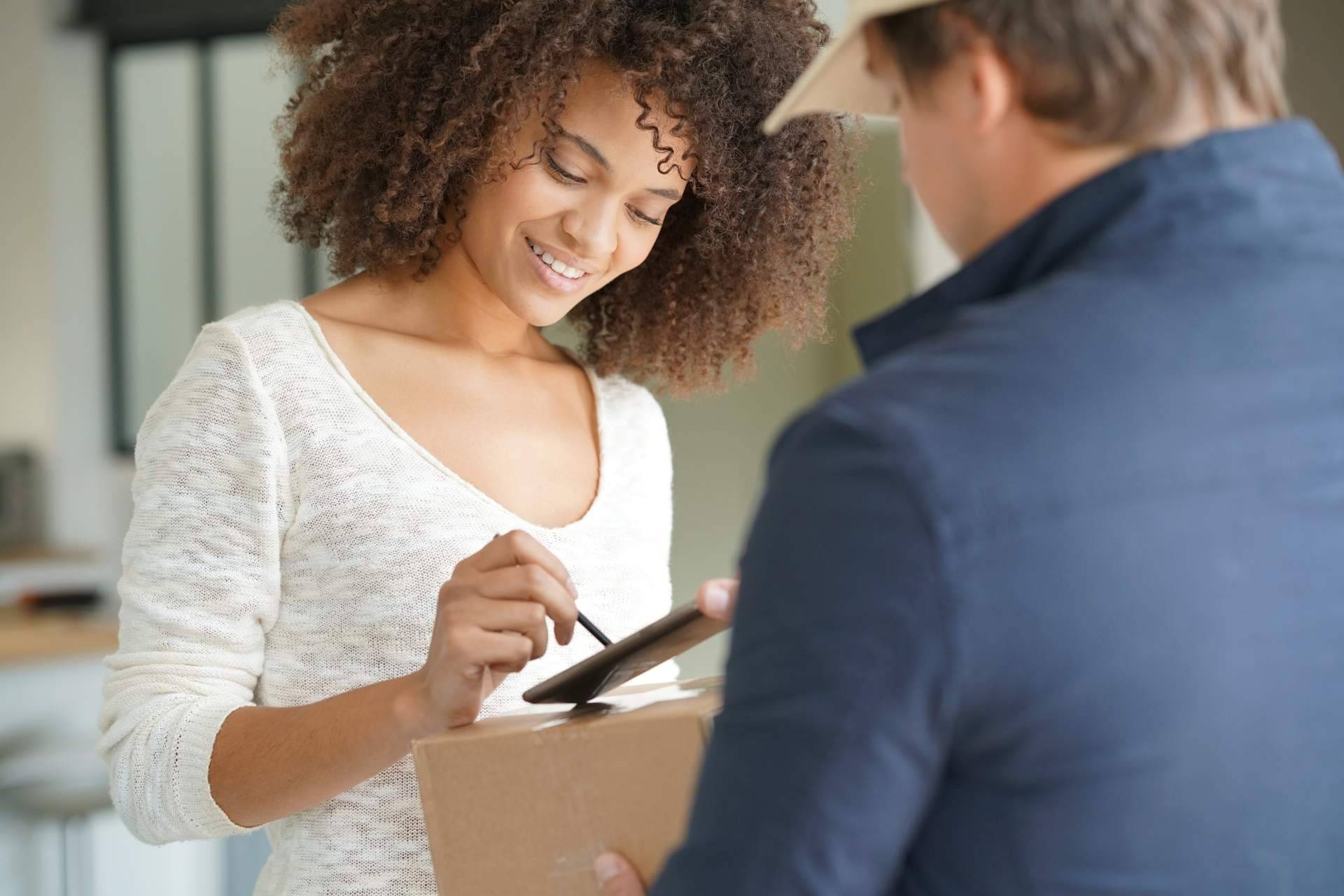 ¿Cómo puede agilizar los procesos de entrega de albaranes y paquetería la firma electrónica?
