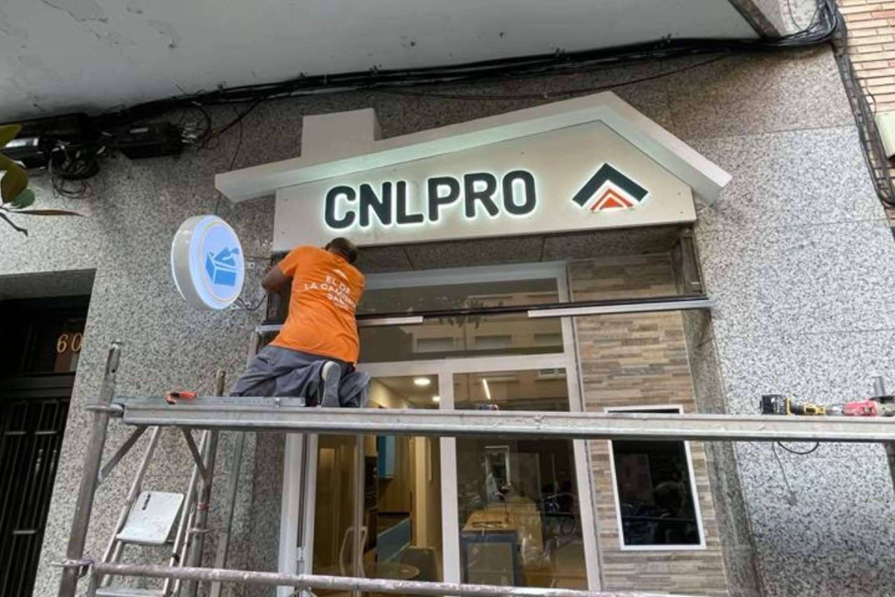 CNLPRO Reformas y la nueva apertura de un local en el barrio Sant Andreu, en Barcelona